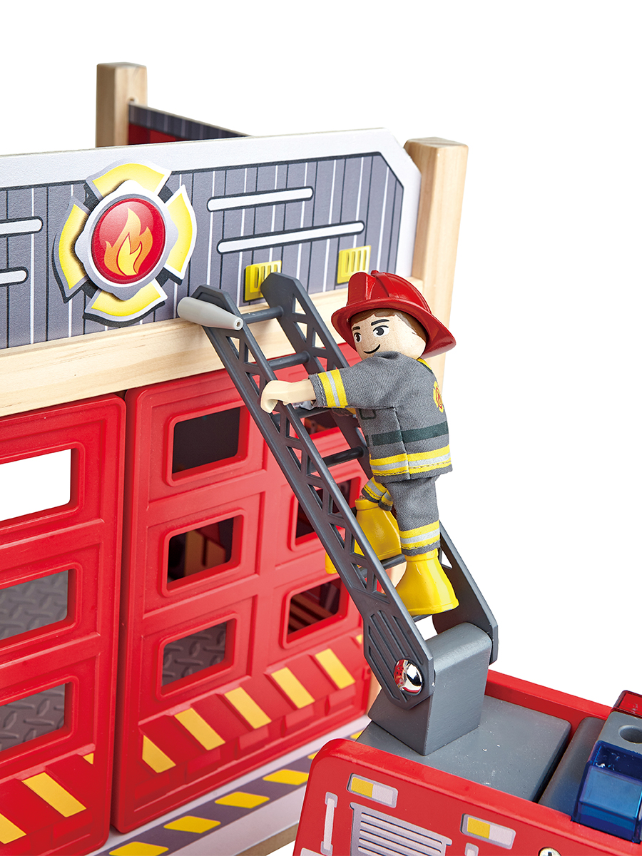 Игрушка Hape Пожарный (инструменты, экипировка) - фото 10