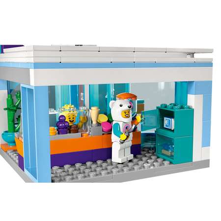 Конструктор LEGO City Магазин мороженого блочный