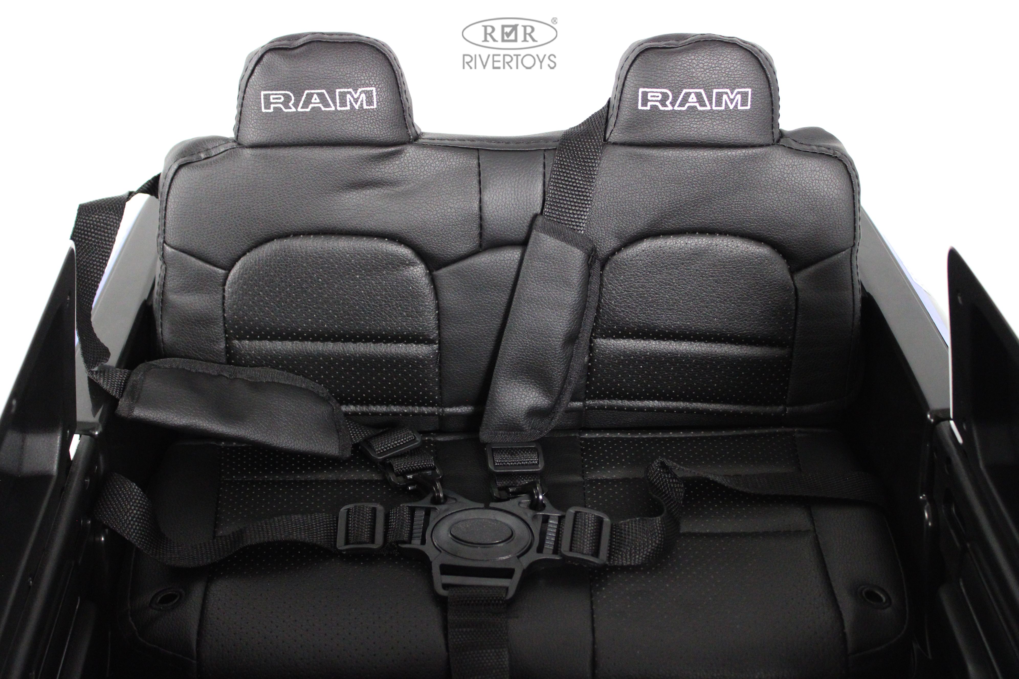 Электромобиль RIVERTOYS O111OO-RAM-BLACK С пультом ДУ - фото 28