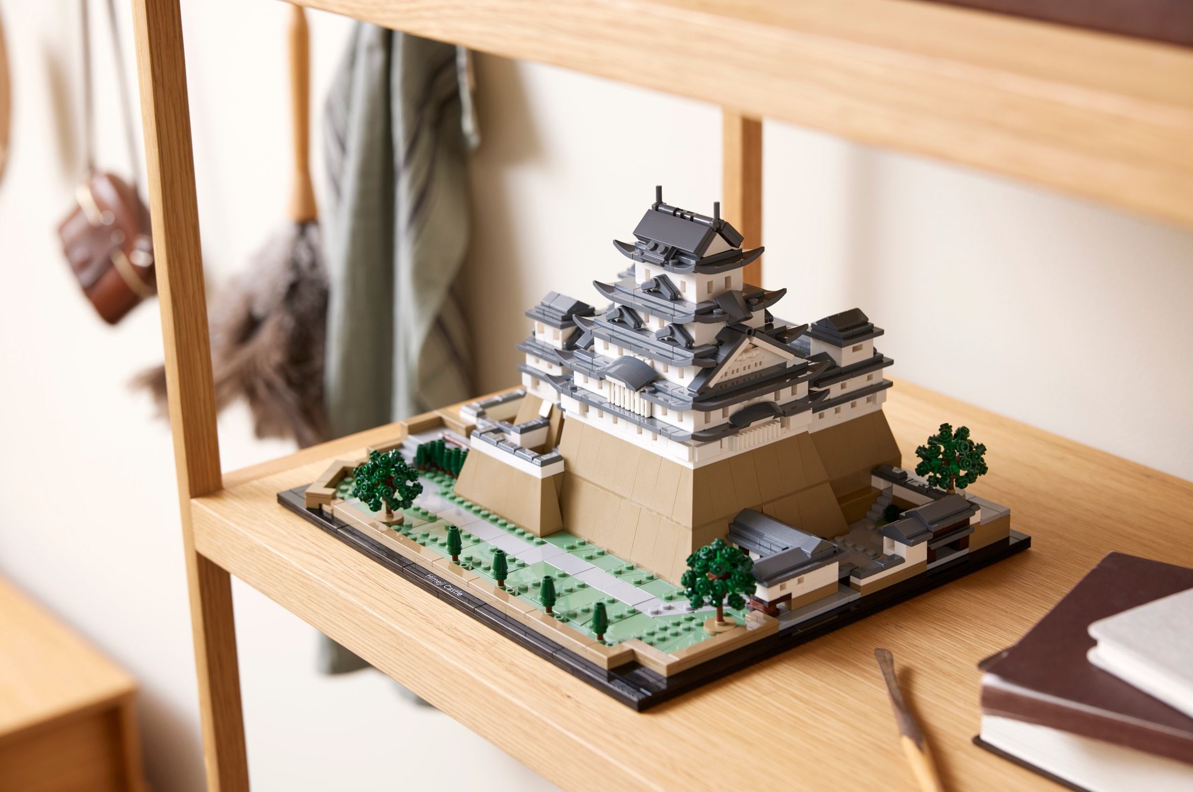 Конструктор LEGO Architecture 21060 2125 дет. - фото 9