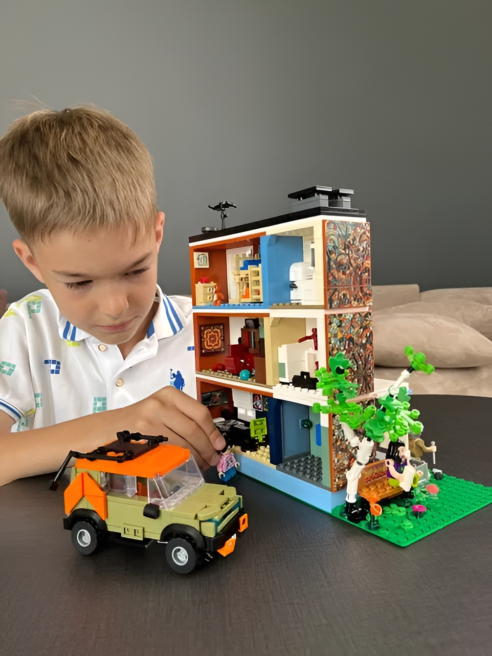 Конструктор brick labs Жилой дом Бриксити из мини-блоков 1097 дет. - фото 9