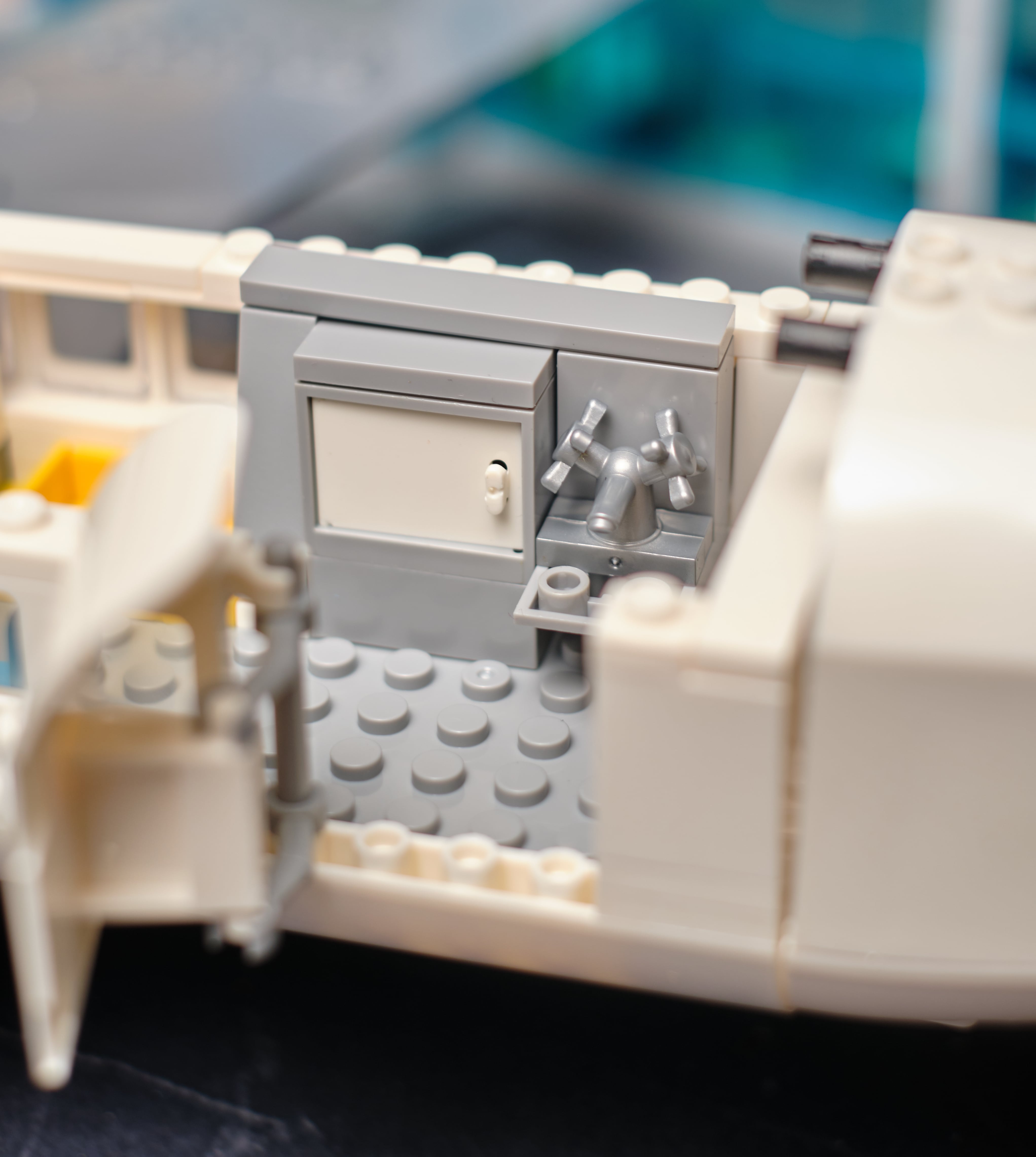 Конструктор brick labs City SJ-100 в аэропорту 939 дет. - фото 20