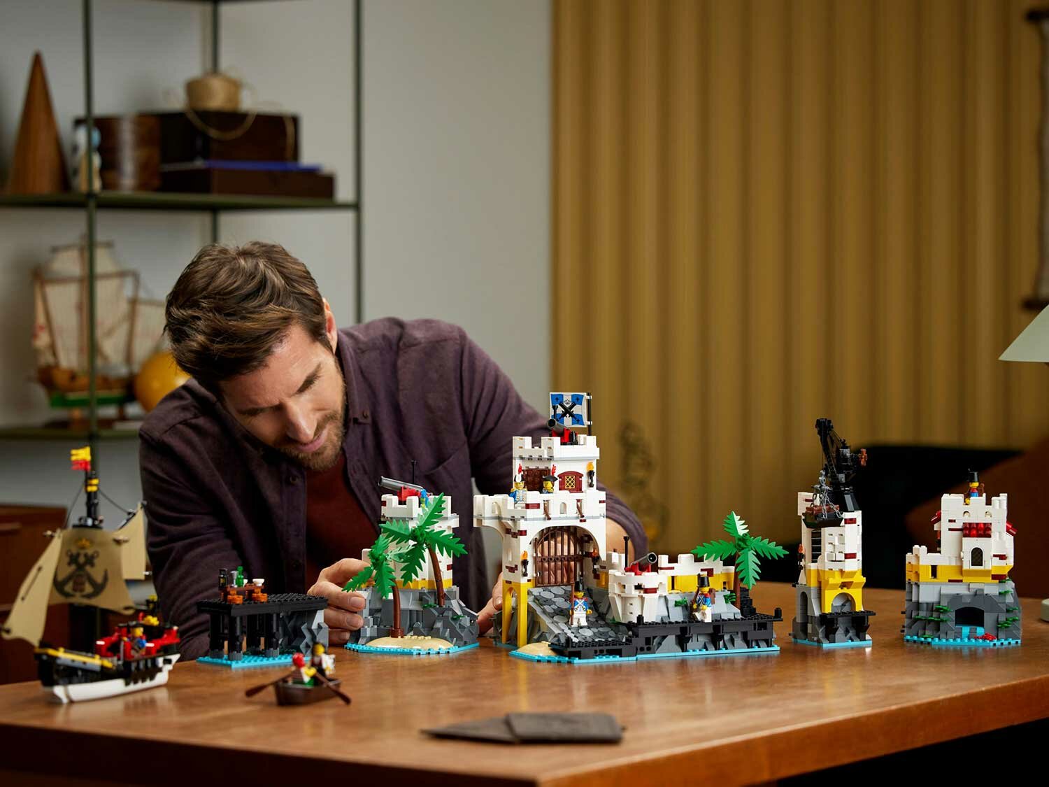 Конструктор LEGO Icons 2509 дет. - фото 12