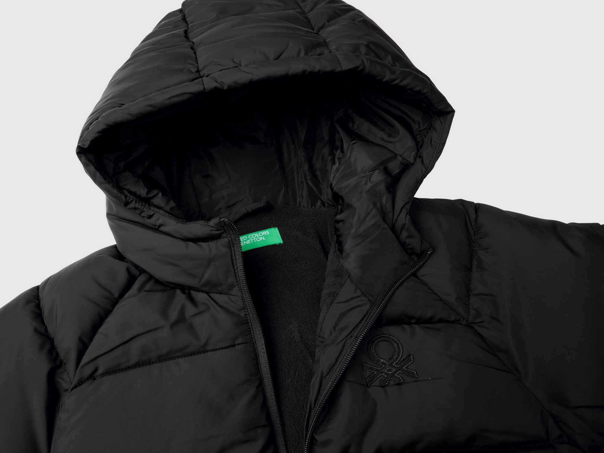 Куртка United Colors of Benetton цвет черный страна производства Мьянма ⚡️ заказать за 5080 ₽ в интернет-магазине Детский мир. Размеры в наличии 140. Бесплатная доставка. Читайте отзывы, характеристики, смотрите 3 фото 24A_2WU0CN052_100 24A_2WU0CN052_100 - фото 2