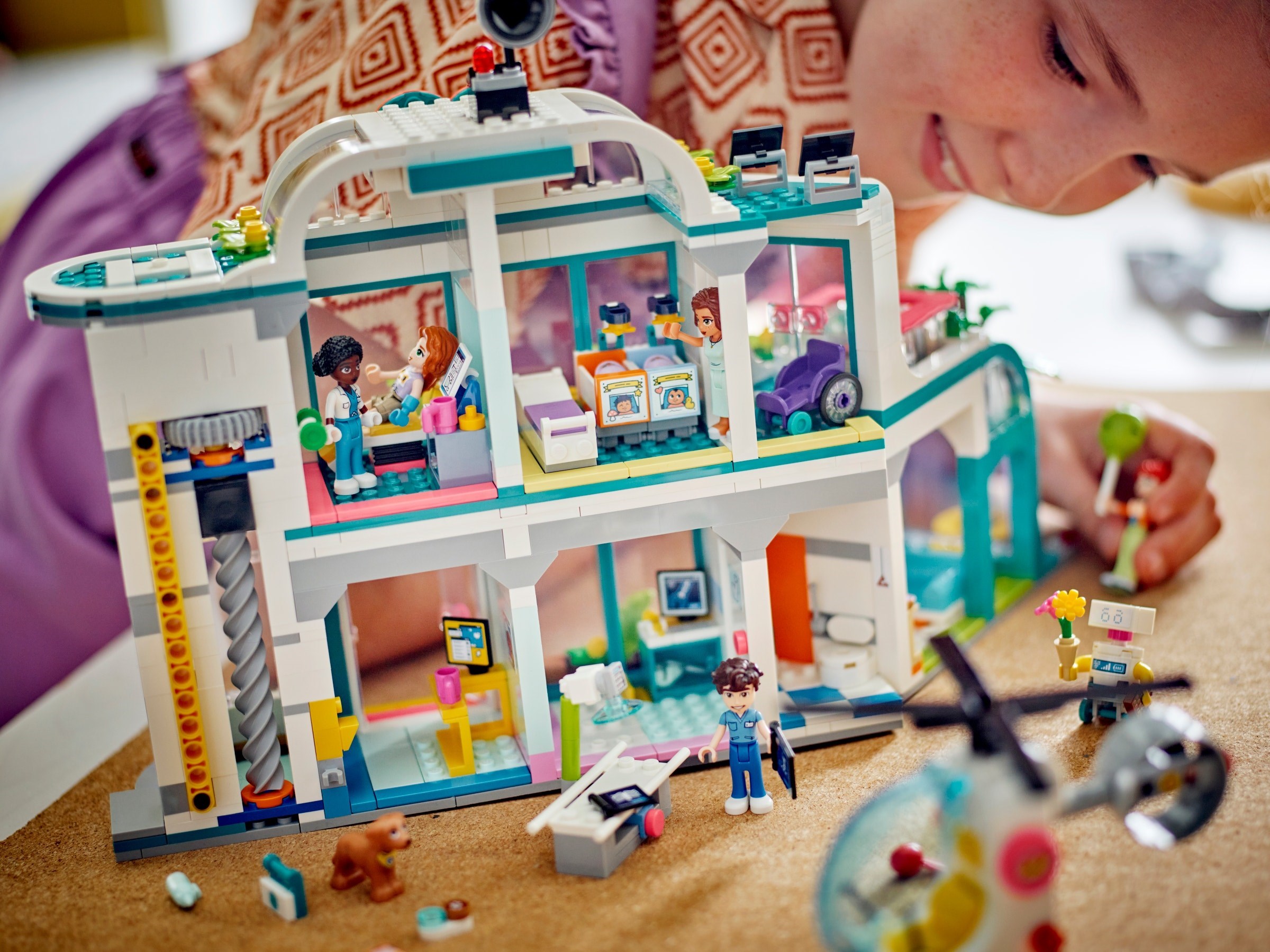 Конструктор LEGO Friends 42621 1045 дет. - фото 4