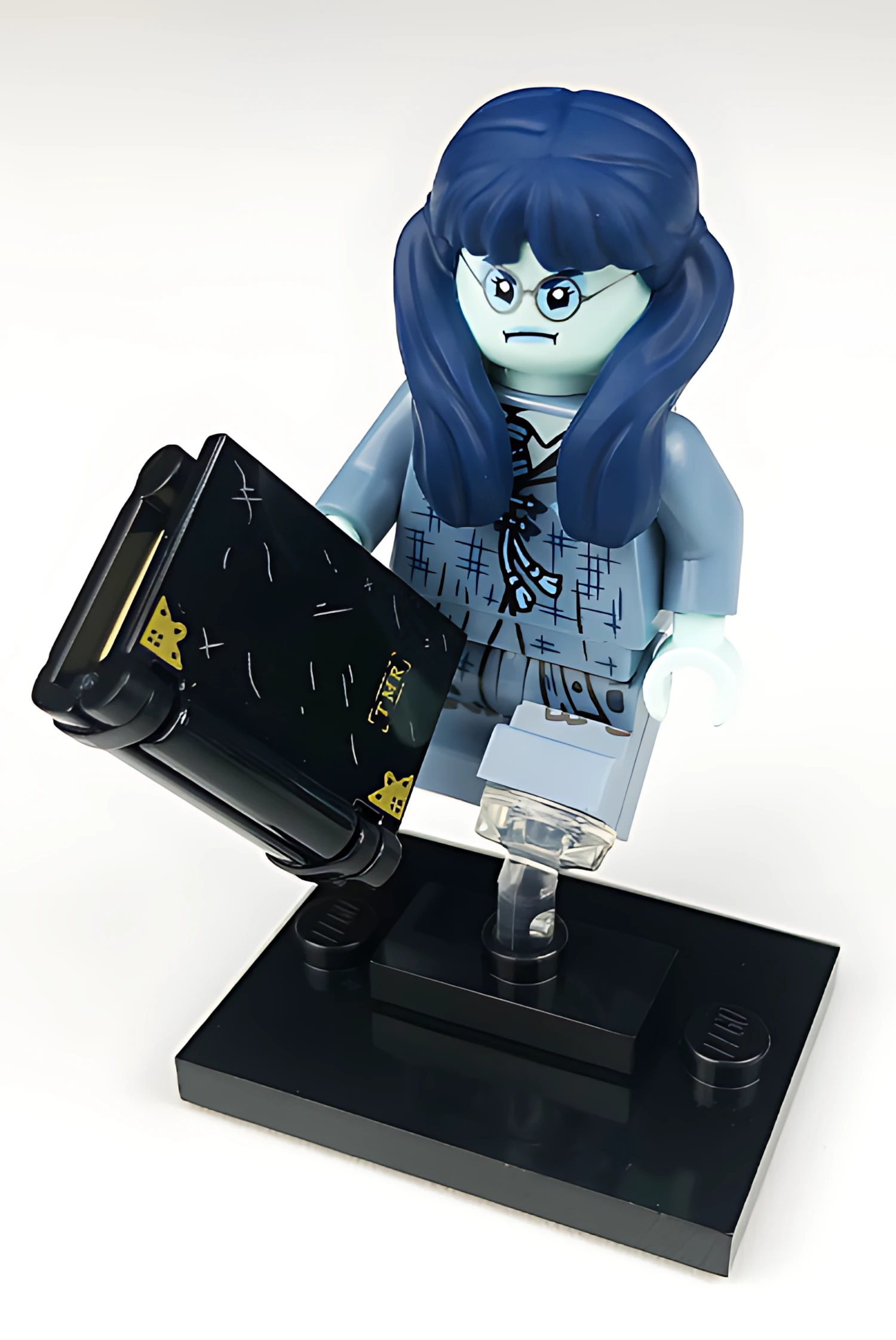 Изображение товара Минифигурка LEGO Moaning Myrtle коллекционная серия 71028 Изображение товара Минифигурка LEGO Moaning Myrtle коллекционная серия 71028
