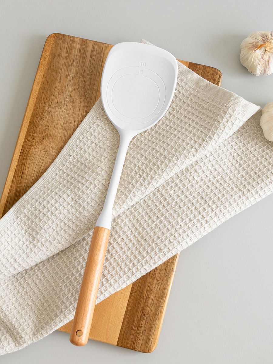 Лопатка кулинарная DeNASTIA Силвуд 33x8.5x4 см силикон бук светло-серый A000348 - фото 6