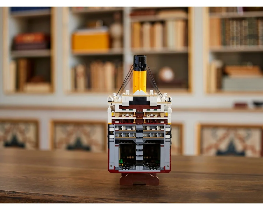 Конструктор LEGO Creator Expert 10294 9090 дет. - фото 19