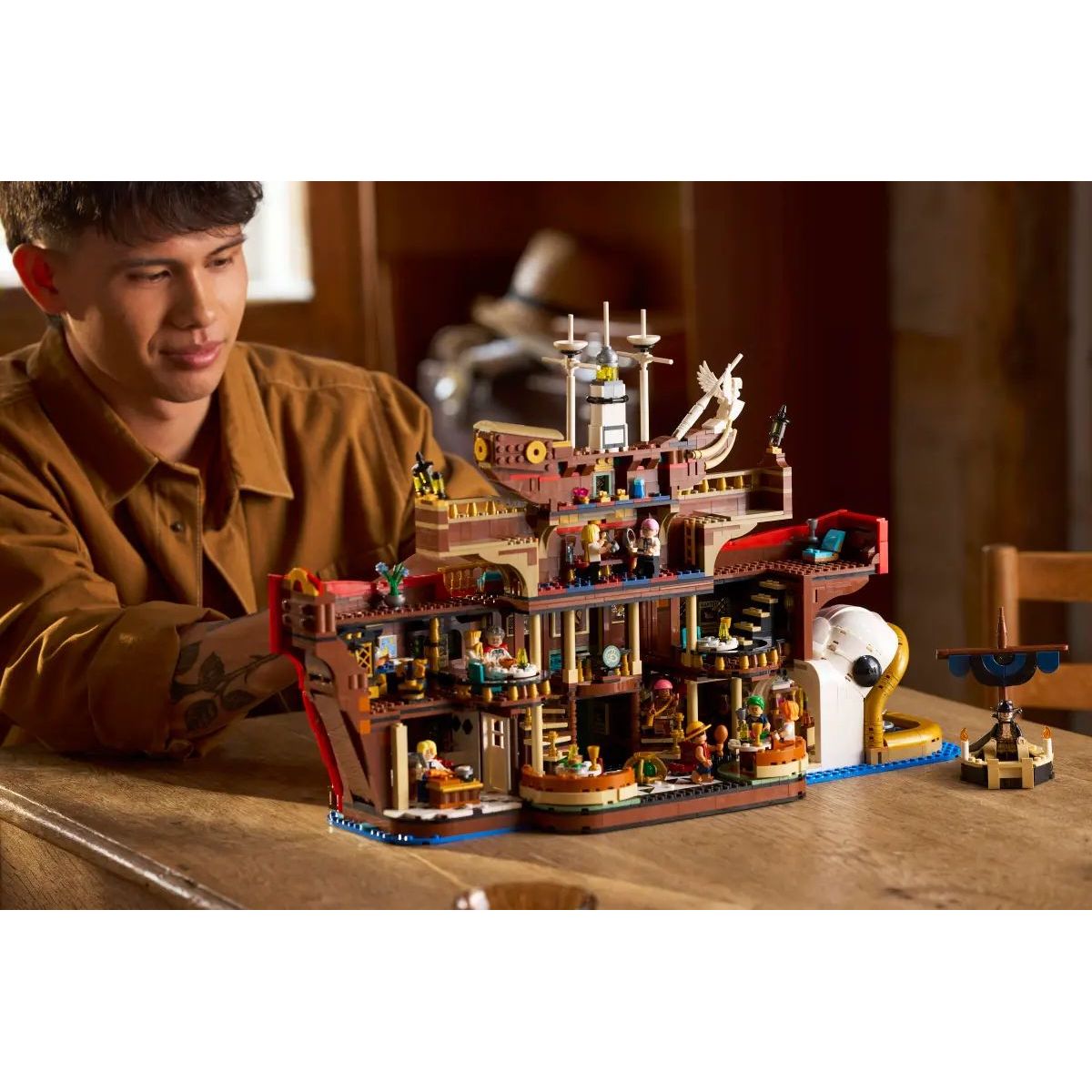 Конструктор LEGO Disney Плавучий ресторан Барати 3402 дет. - фото 7