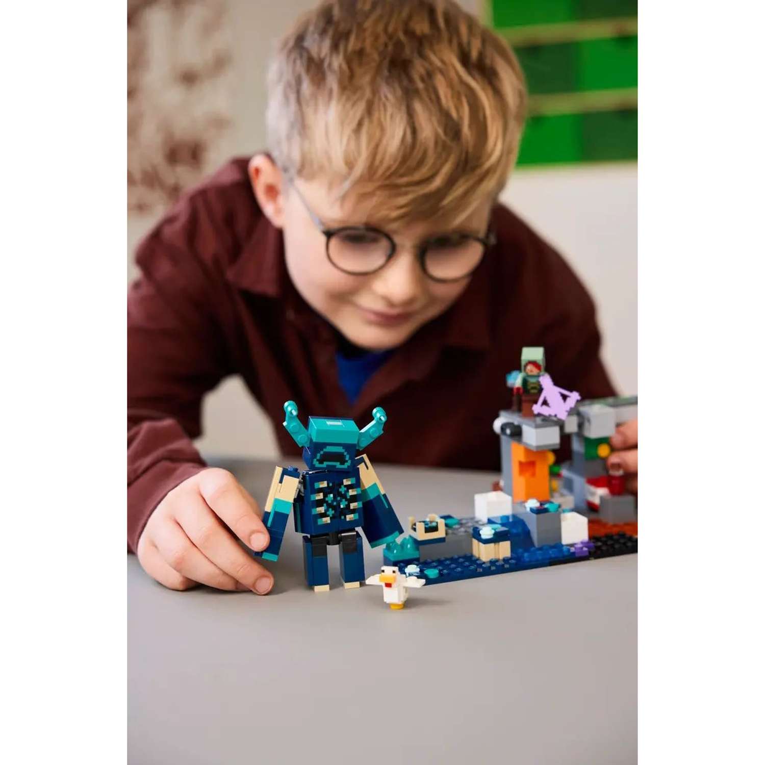 Конструктор LEGO Minecraft Столкновение с Варденом 238 дет. - фото 11