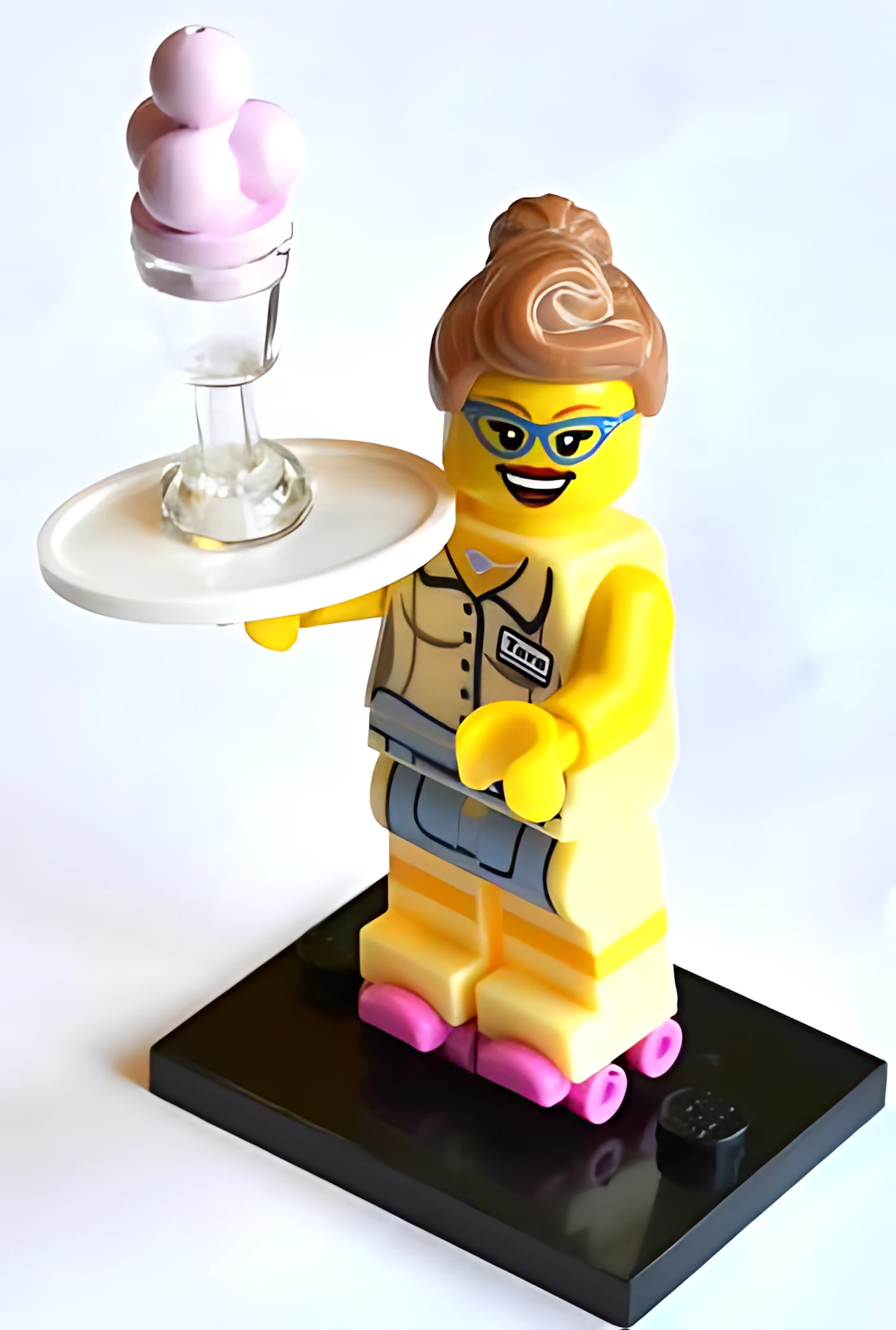 Изображение товара Минифигурка LEGO 71002 Diner Waitress Официантка