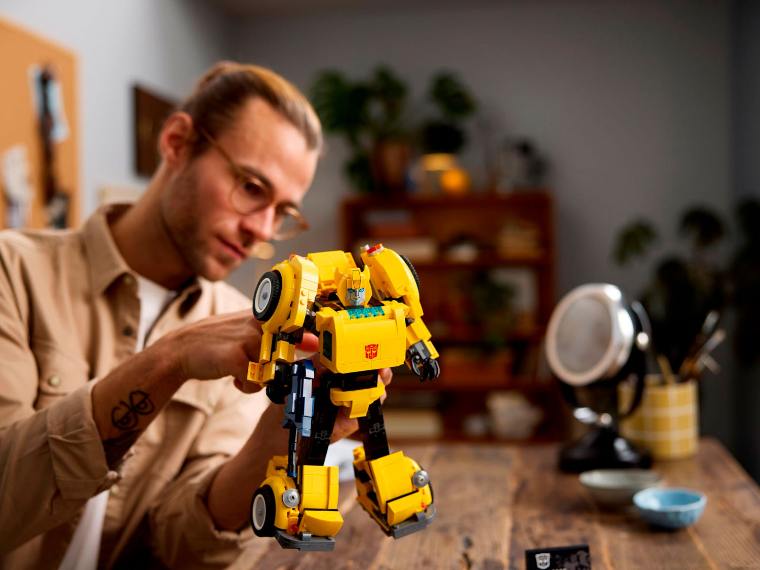 Конструктор LEGO Icons Bumblebee 950 дет. - фото 16