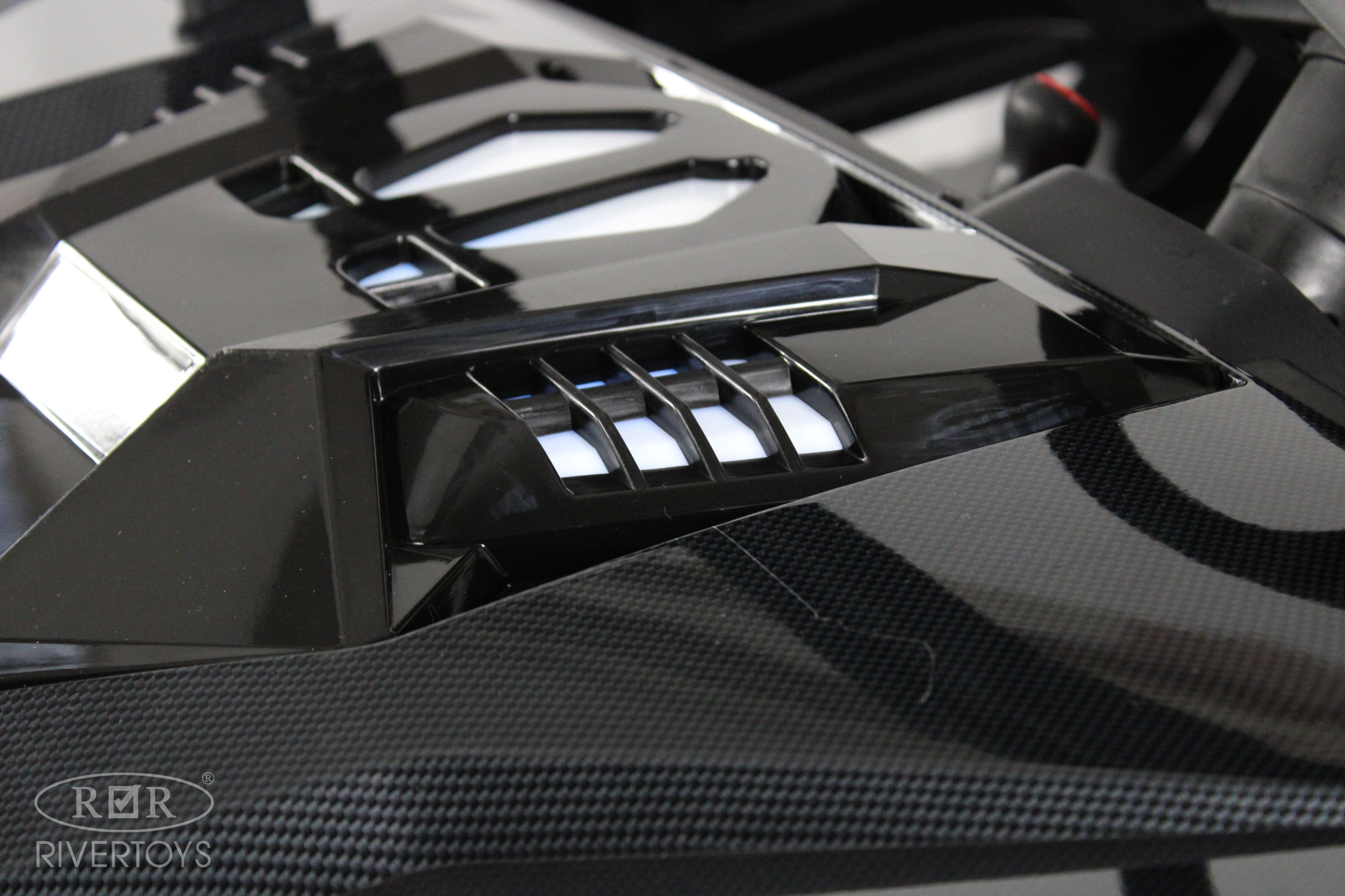 Электромобиль RIVERTOYS A707AA-LUX-NEW-BLACK-CARBON С пультом ДУ - фото 23