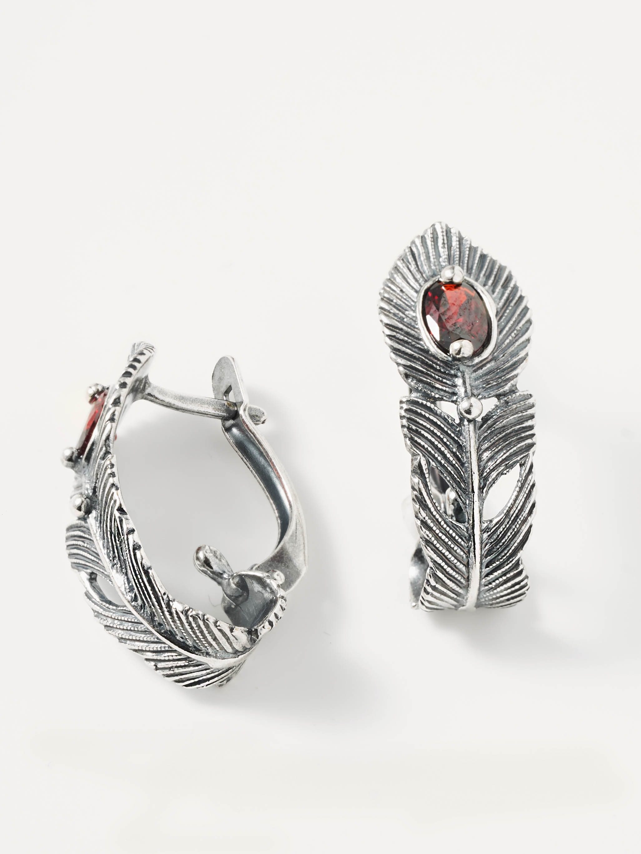 Серьги Shine and Beauty 80427-205-с-красныйфианит - фото 4