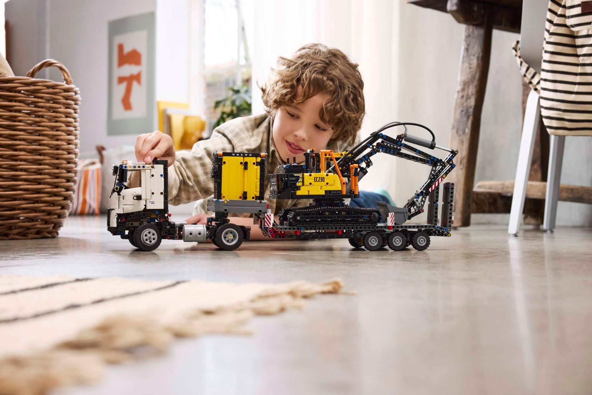 Конструктор LEGO Technic 42175 2274 дет. - фото 9
