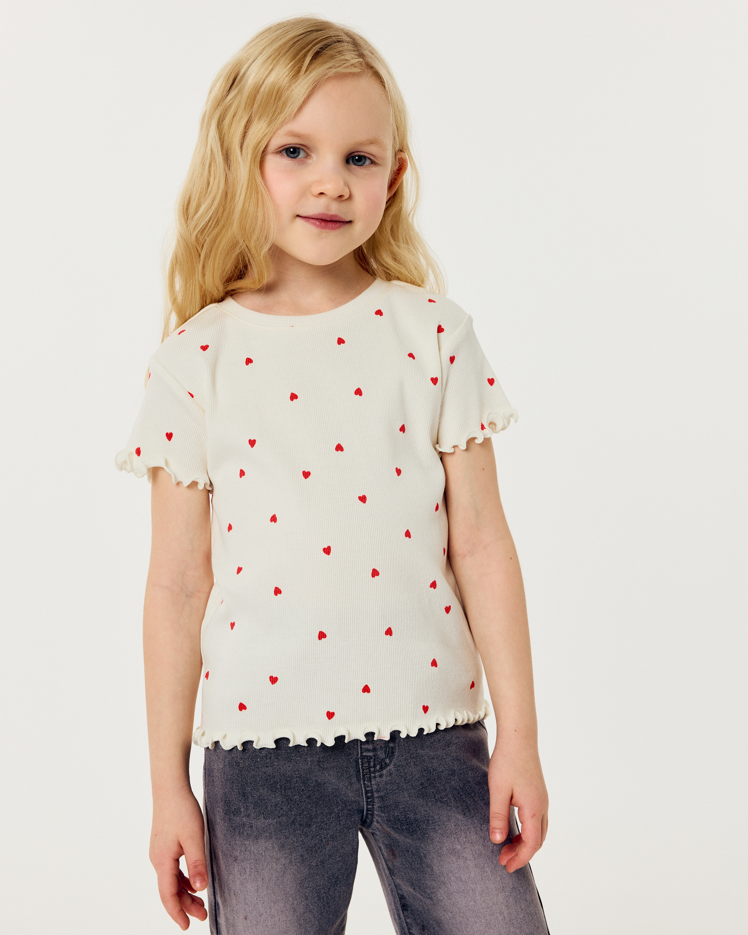 Изображение товара Футболка для девочек Futurino 104 из 100% хлопка с принтом сердечки