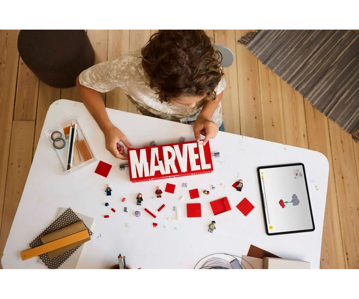 Конструктор LEGO Marvel Super Heroes Логотип и минифигурки 931 дет. - фото 9