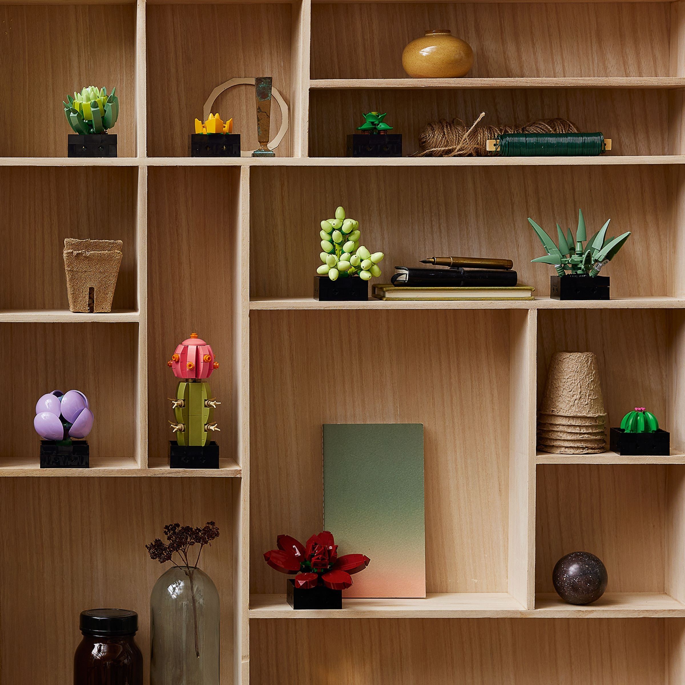 Конструктор LEGO Botanicals 10309 771 дет. - фото 9