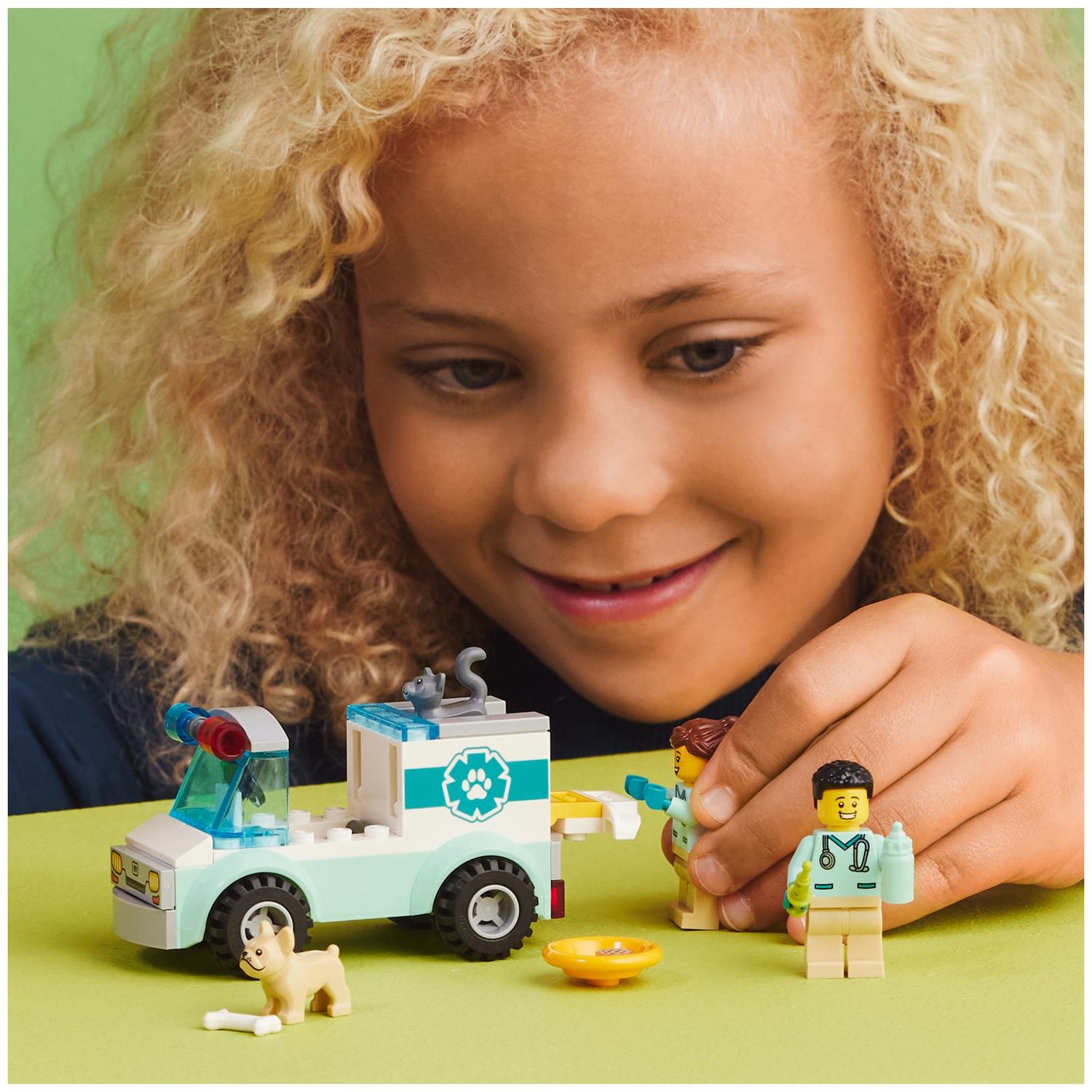 Конструктор LEGO City Спасательный фургон ветеринара - фото 9