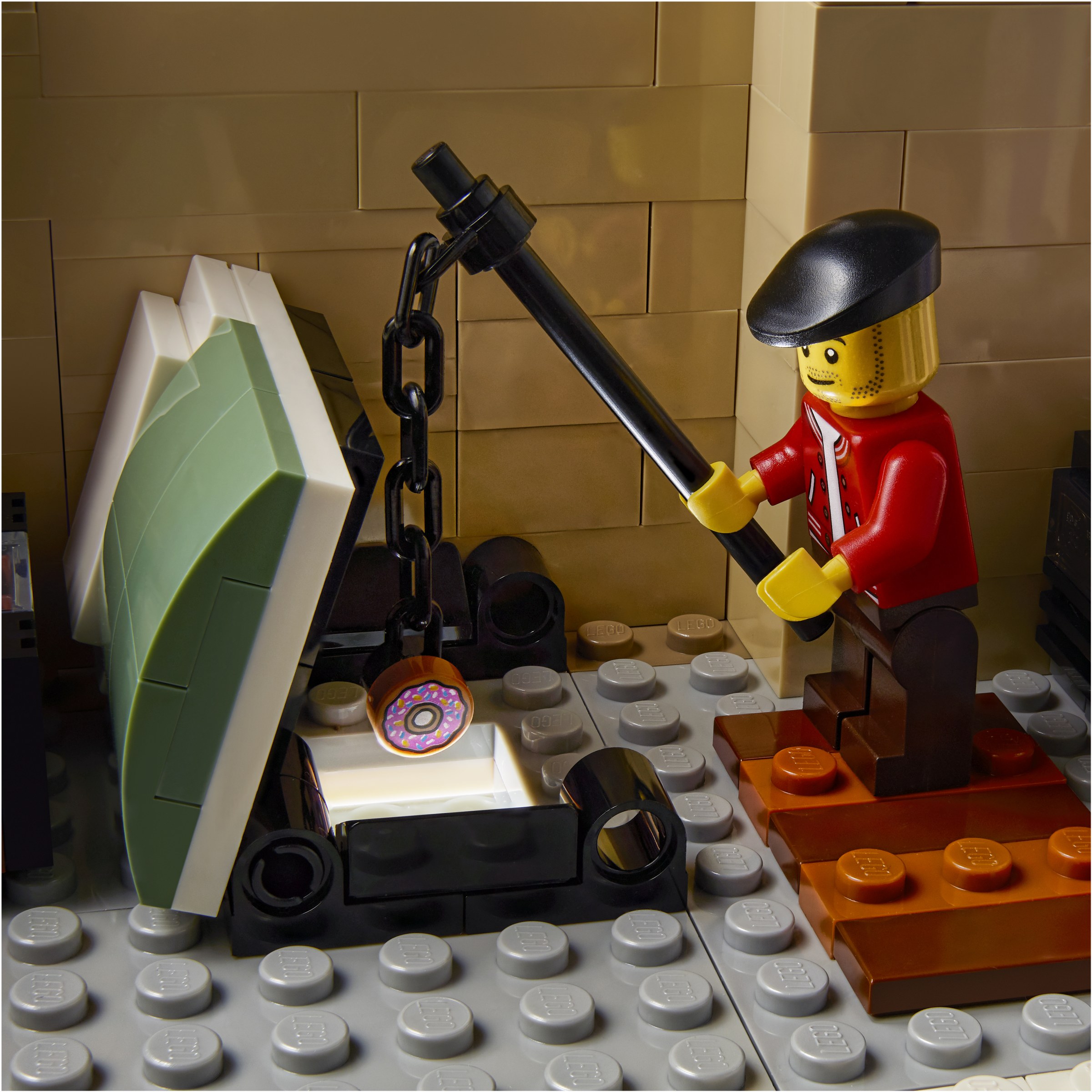 Конструктор LEGO Icons 10278 2923 дет. - фото 44