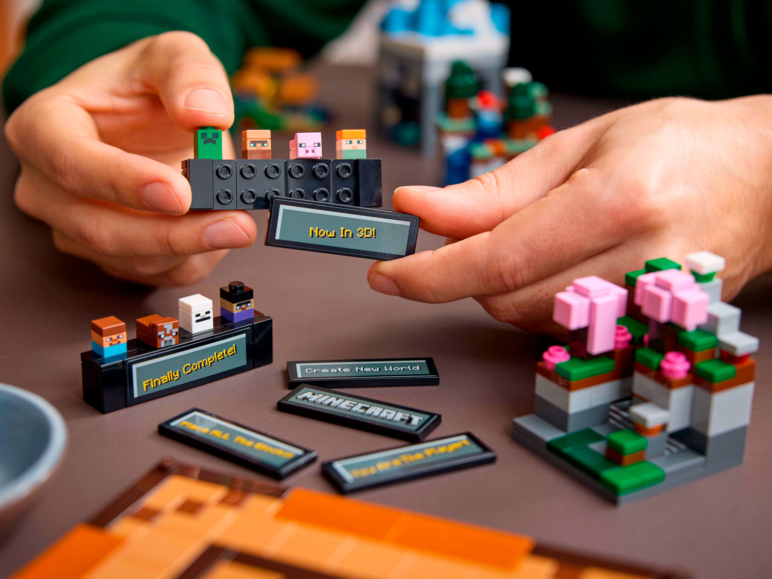 Конструктор LEGO Minecraft Культовый Верстак 1195 дет. - фото 10
