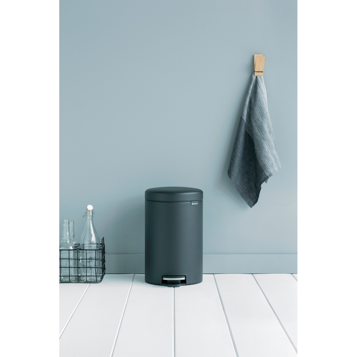 Бак мусорный Brabantia NewIcon с педалью графитовый с напылением 12л 113802 - фото 6