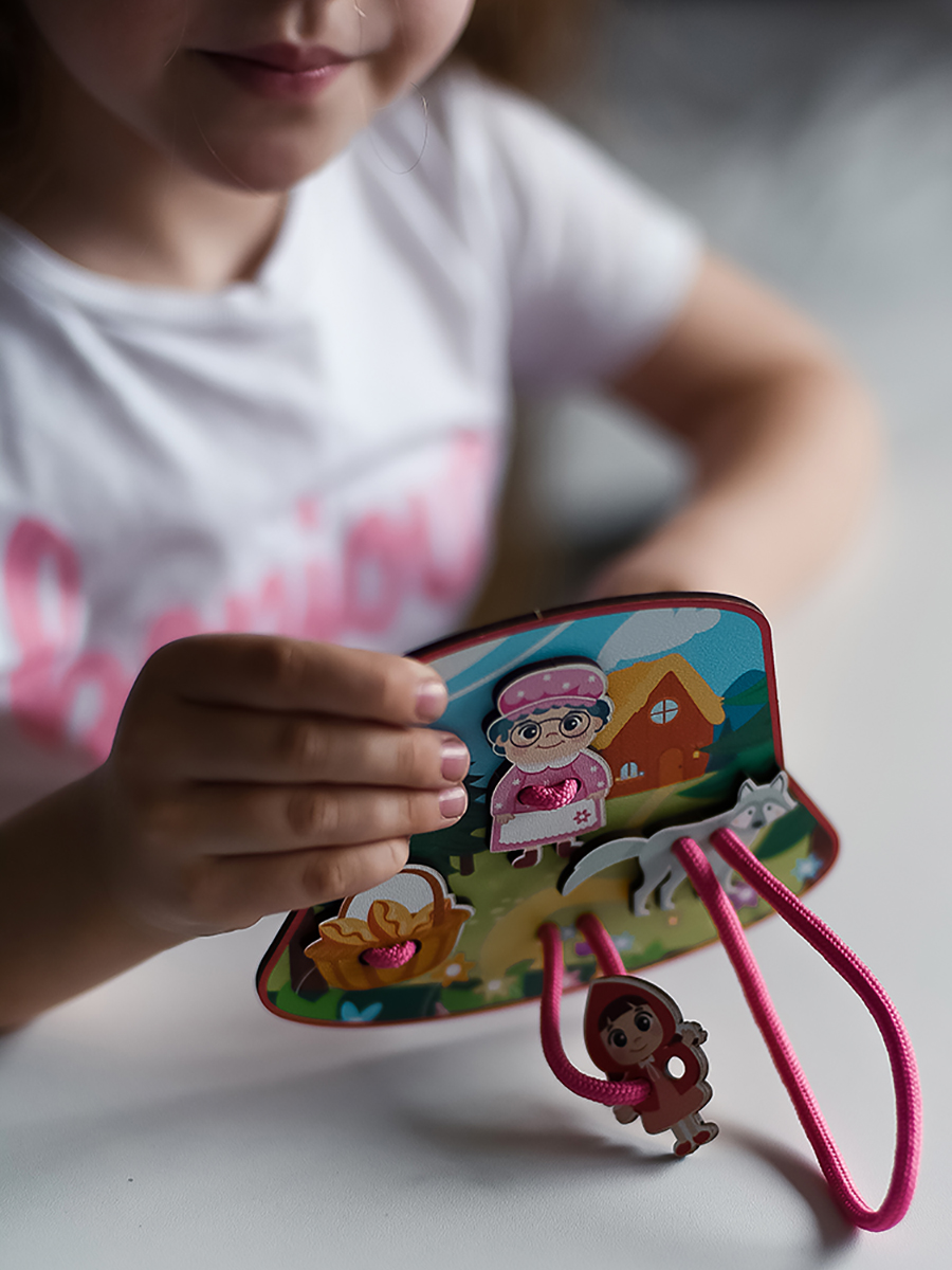 Игрушка WOODLANDTOYS шнуровка Красная шапочка - фото 2