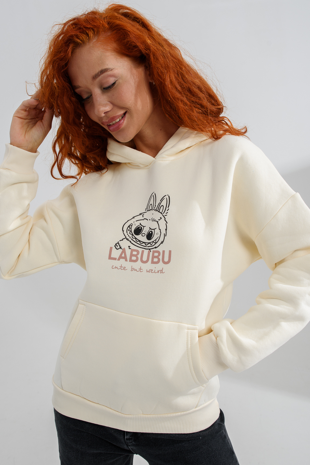 Худи Натали Суслова 8565 молочный+лабубу - фото 6