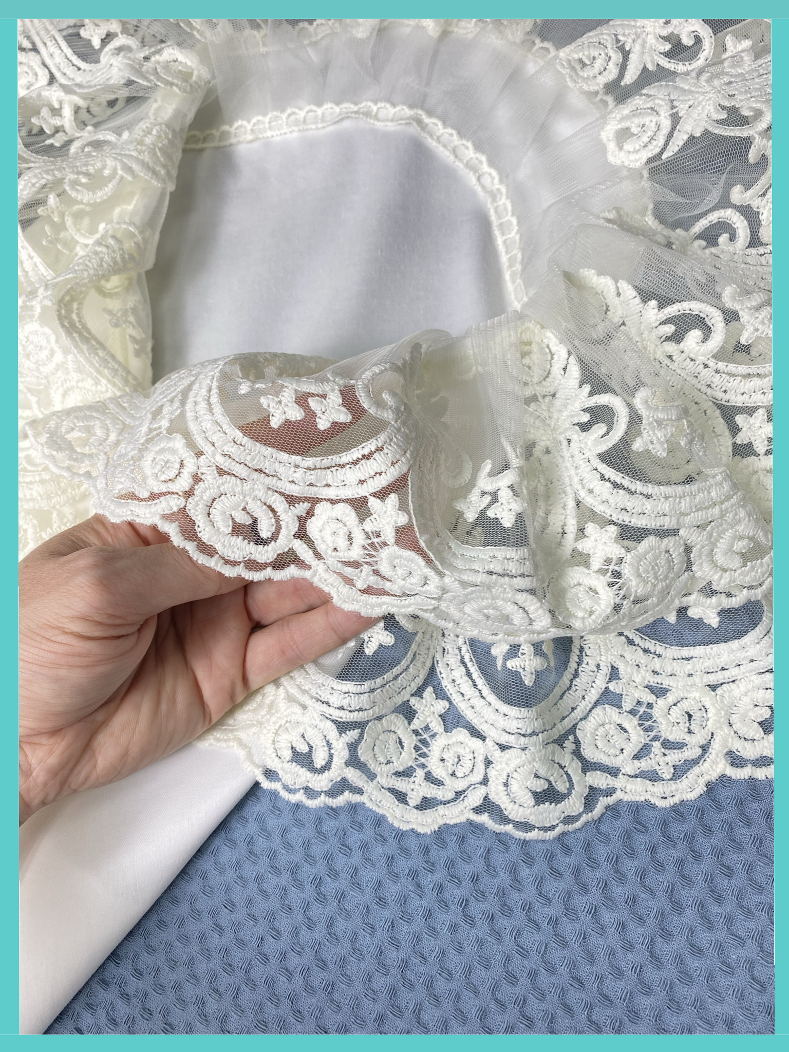 Конверт на выписку Делоникс Пеленка уголок с кружевом бежевый - фото 5