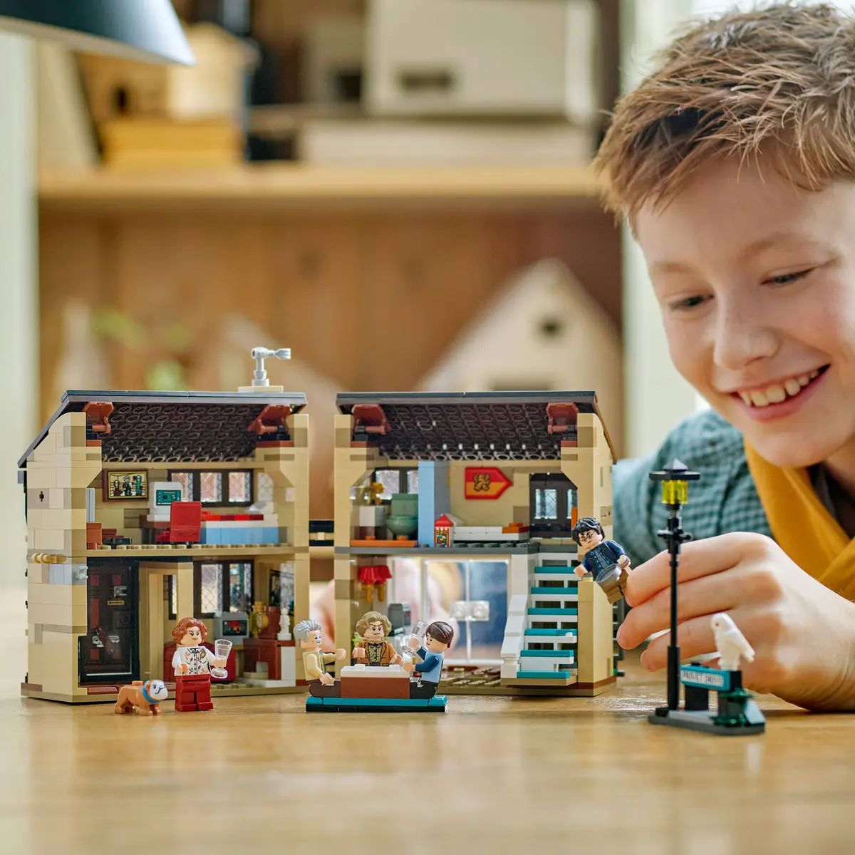 Конструктор LEGO Harry Potter Бирючиновая аллея 639 дет. - фото 10