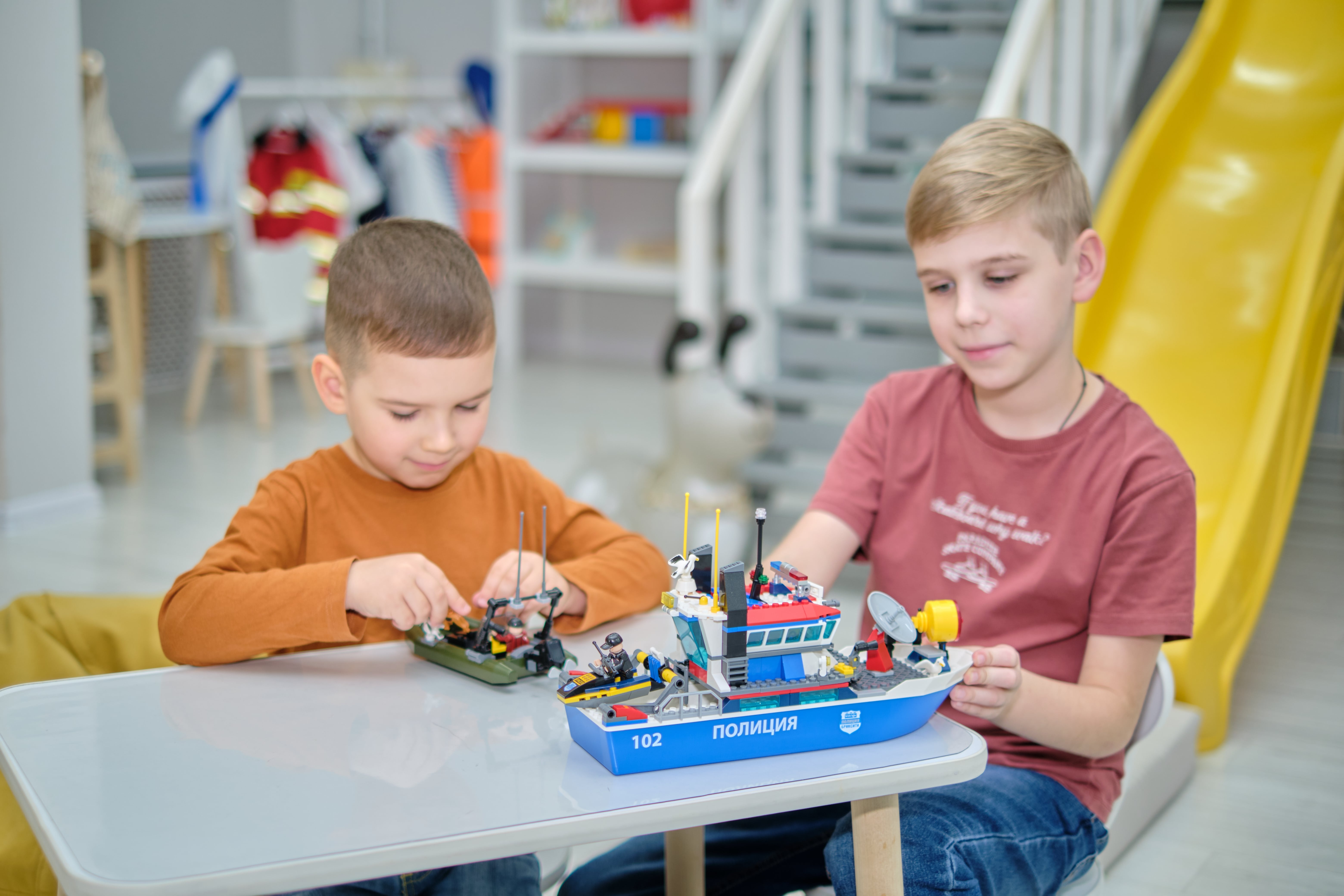 Конструктор brick labs Катер полиции 354 дет. - фото 14