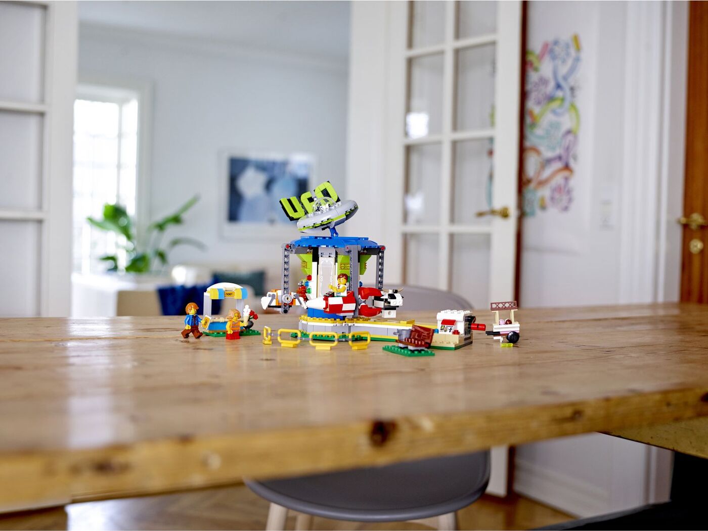 Конструктор LEGO Creator Ярмарочная карусель 595 дет. - фото 3