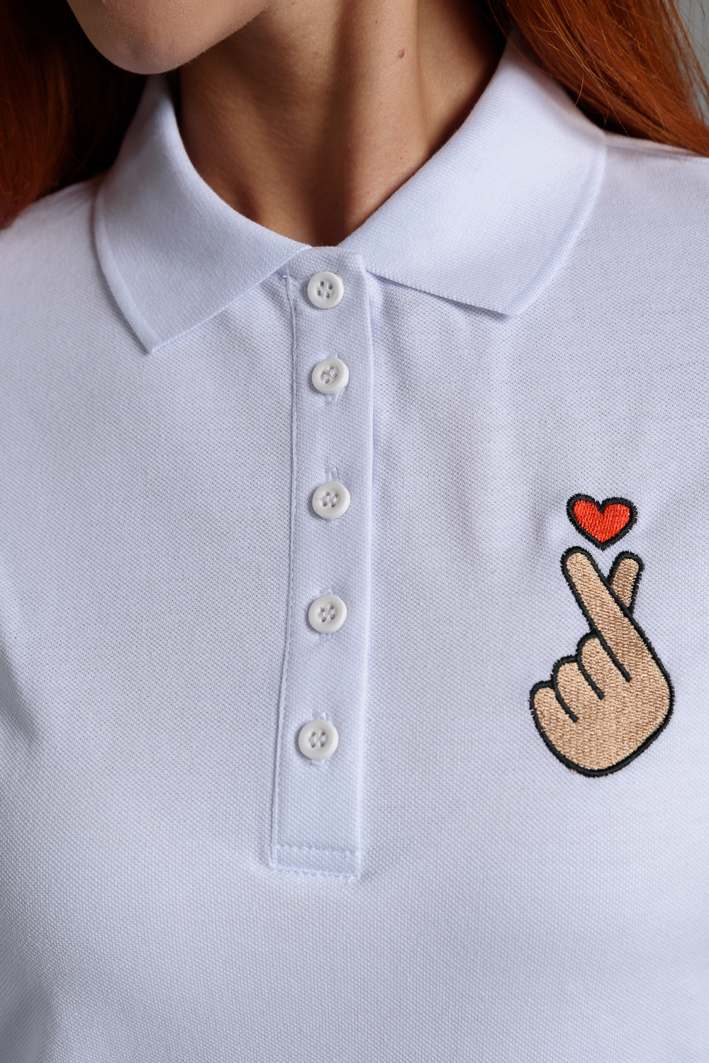 Поло Натали Суслова 8524 белый+рука с сердцем - фото 7