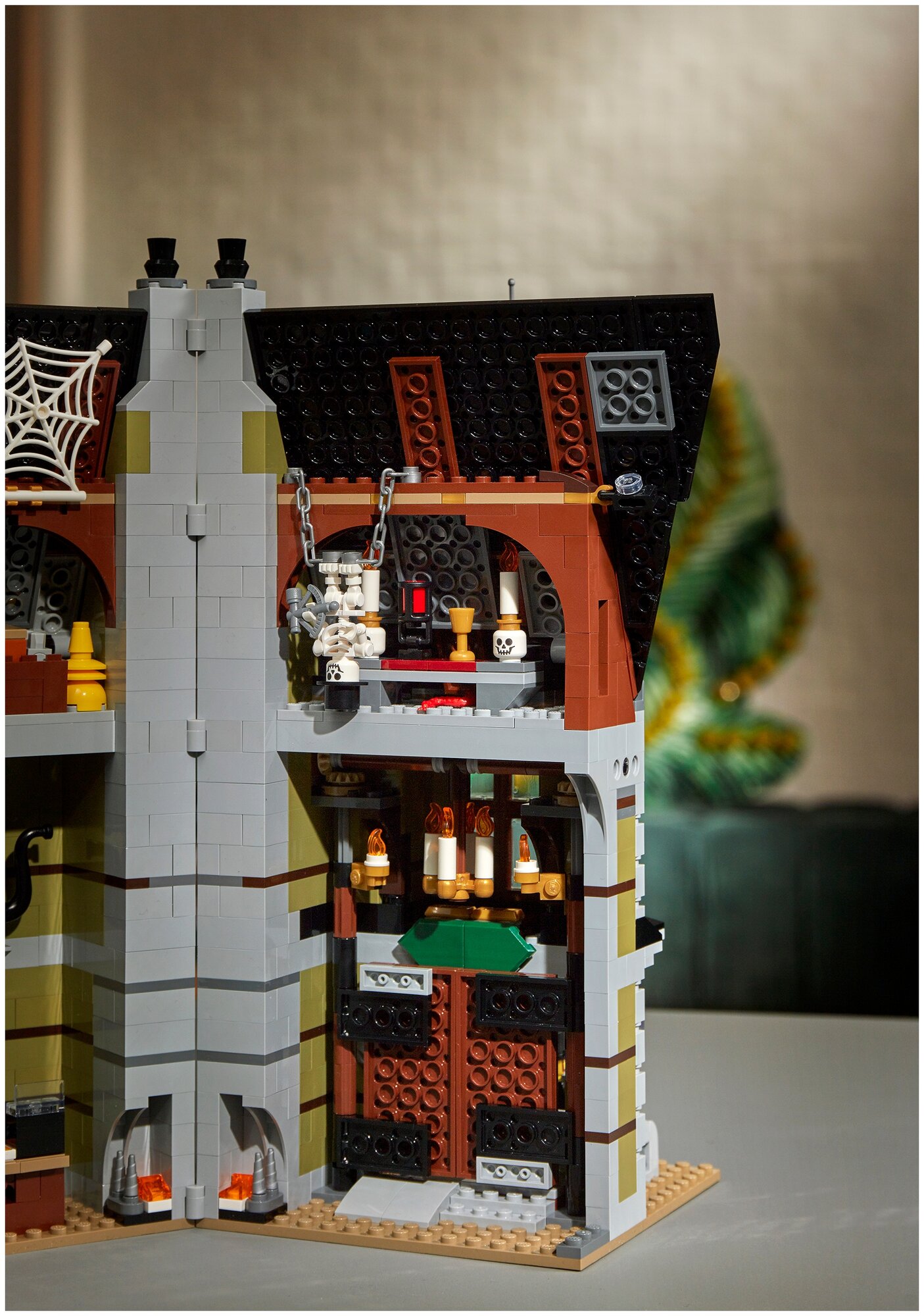 Конструктор LEGO Icons 3231 дет. - фото 10