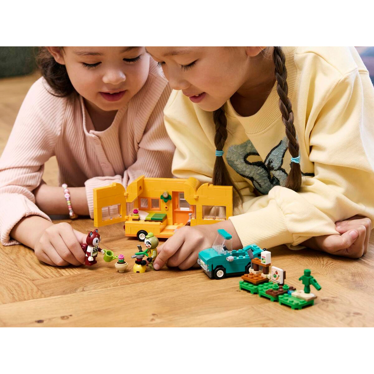 Конструктор LEGO Animal Crossing Фургон Лейфа 263 дет. - фото 8