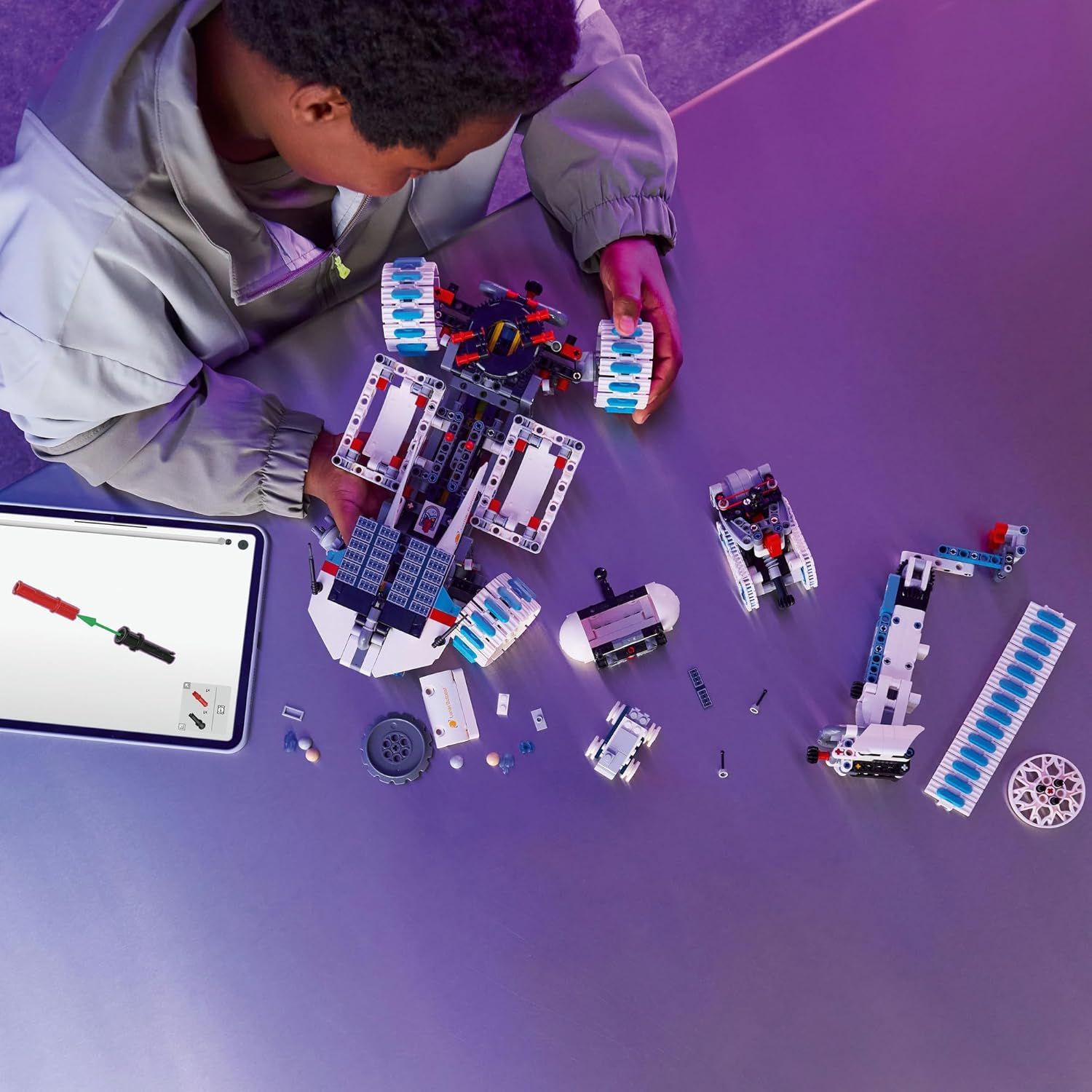Конструктор LEGO Technic Lunar Outpost Moon Rover 1082 дет. - фото 10