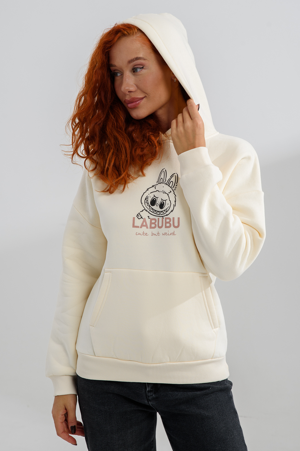 Худи Натали Суслова 8565 молочный+лабубу - фото 7