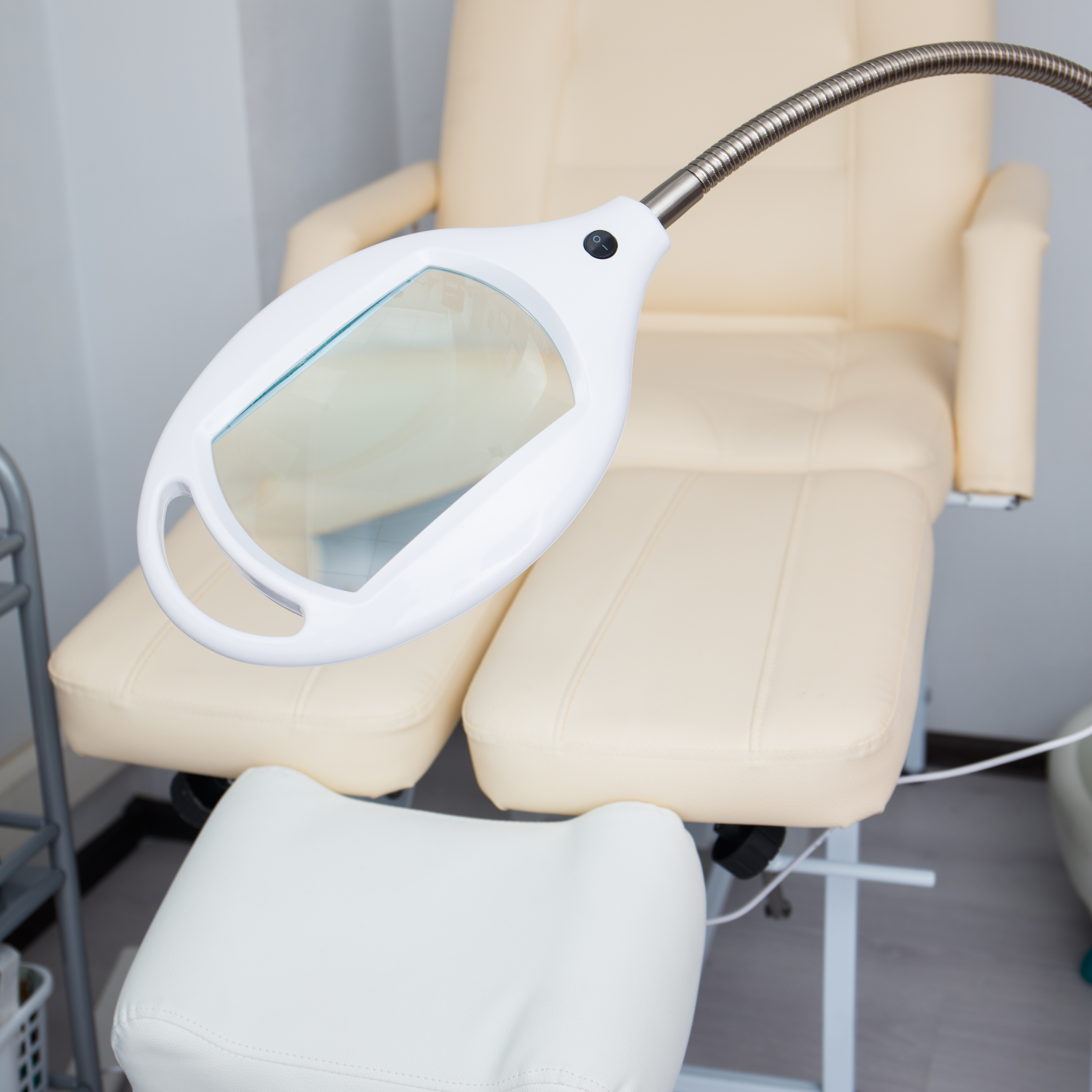 Лупа напольная 3D с подсветкой 42 SMD LED, 174х108мм, белая - фото 9