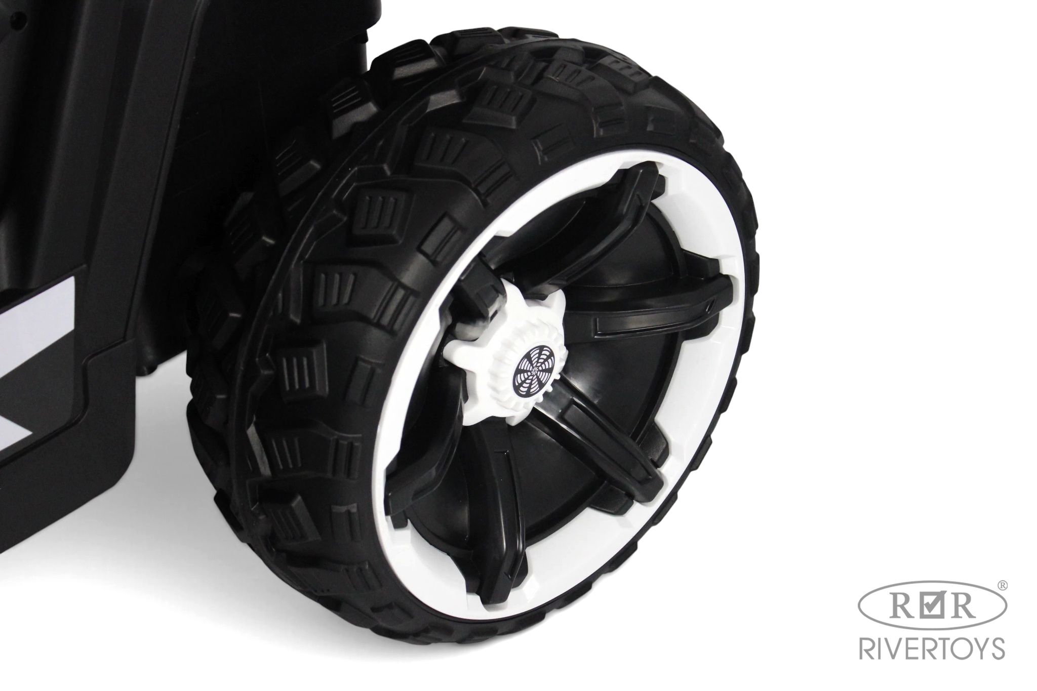 Электромобиль RIVERTOYS М555БХ-NEW-WHITE С пультом ДУ - фото 11