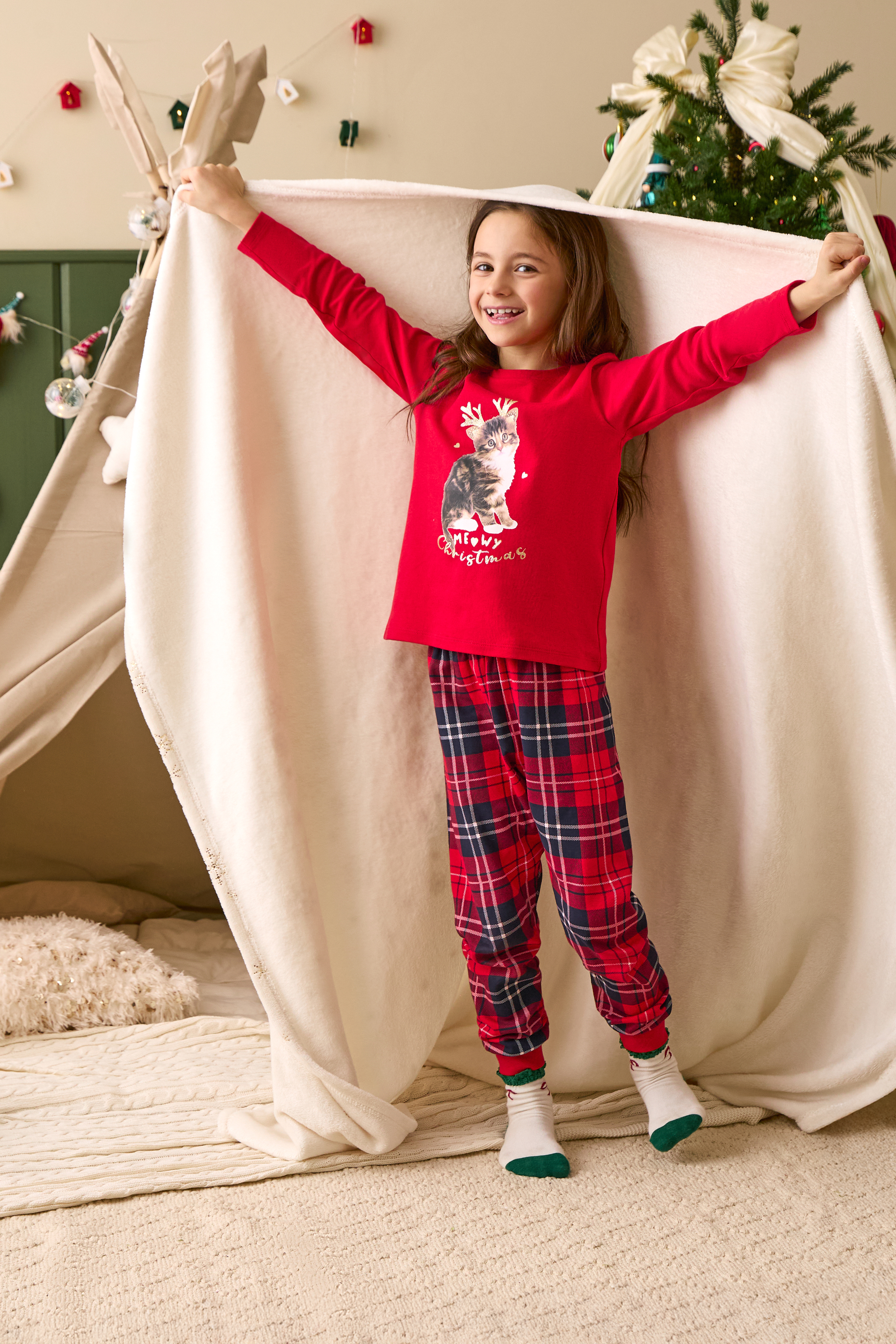 Изображение товара Красная новогодняя пижама для девочки Futurino из хлопка