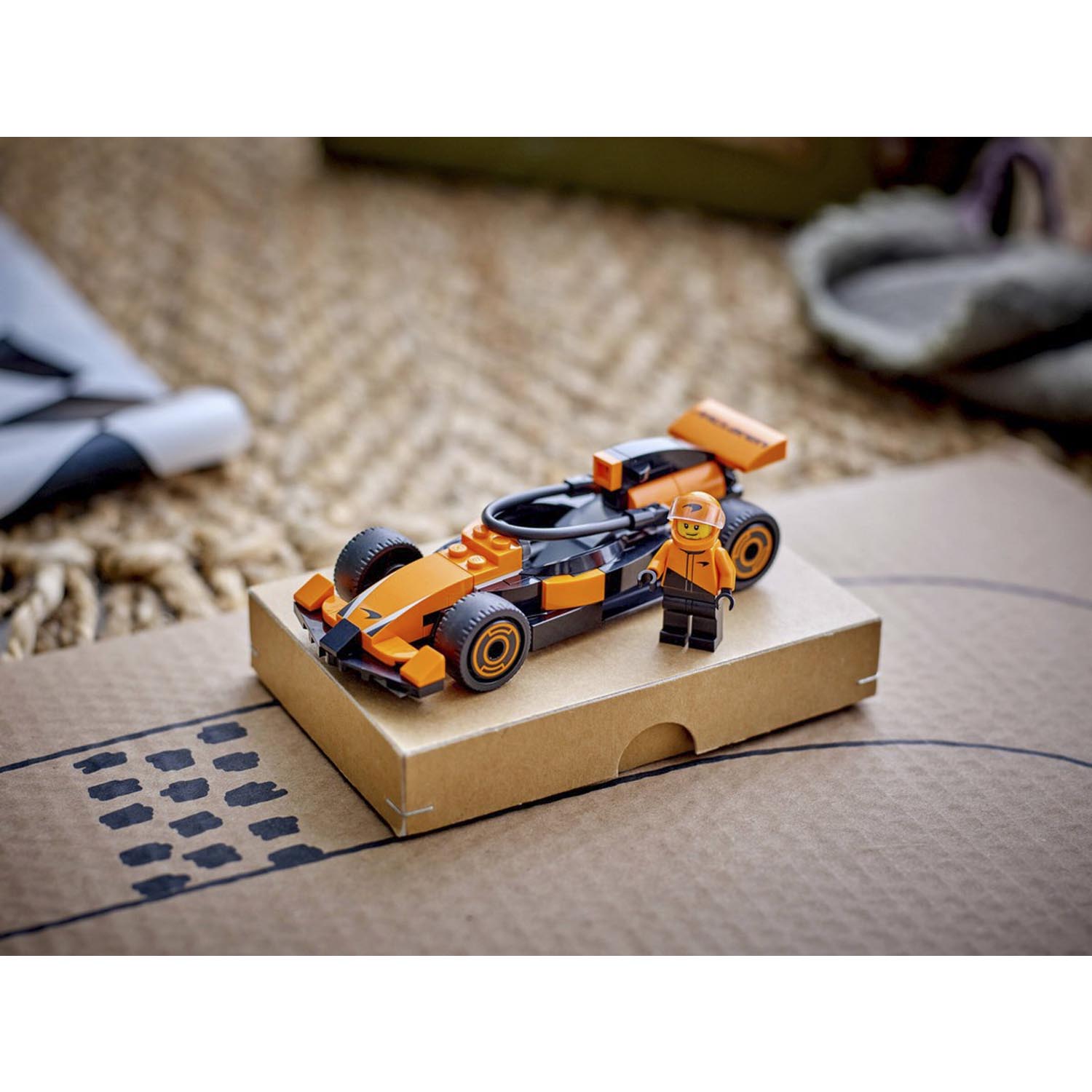 Конструктор LEGO City Гонщик и McLaren 86 дет. - фото 8