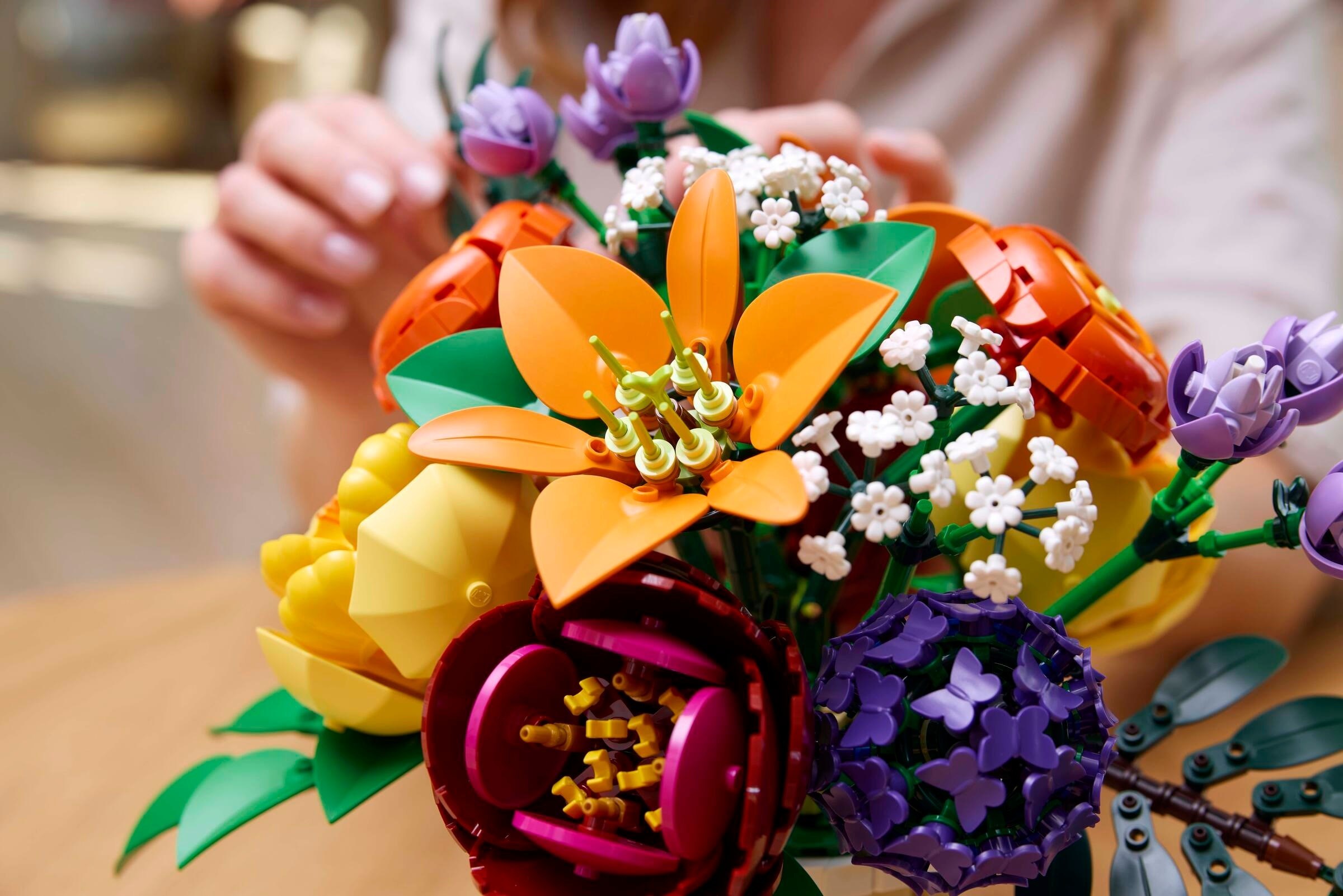 Конструктор LEGO Botanicals 10345 1161 дет. - фото 4