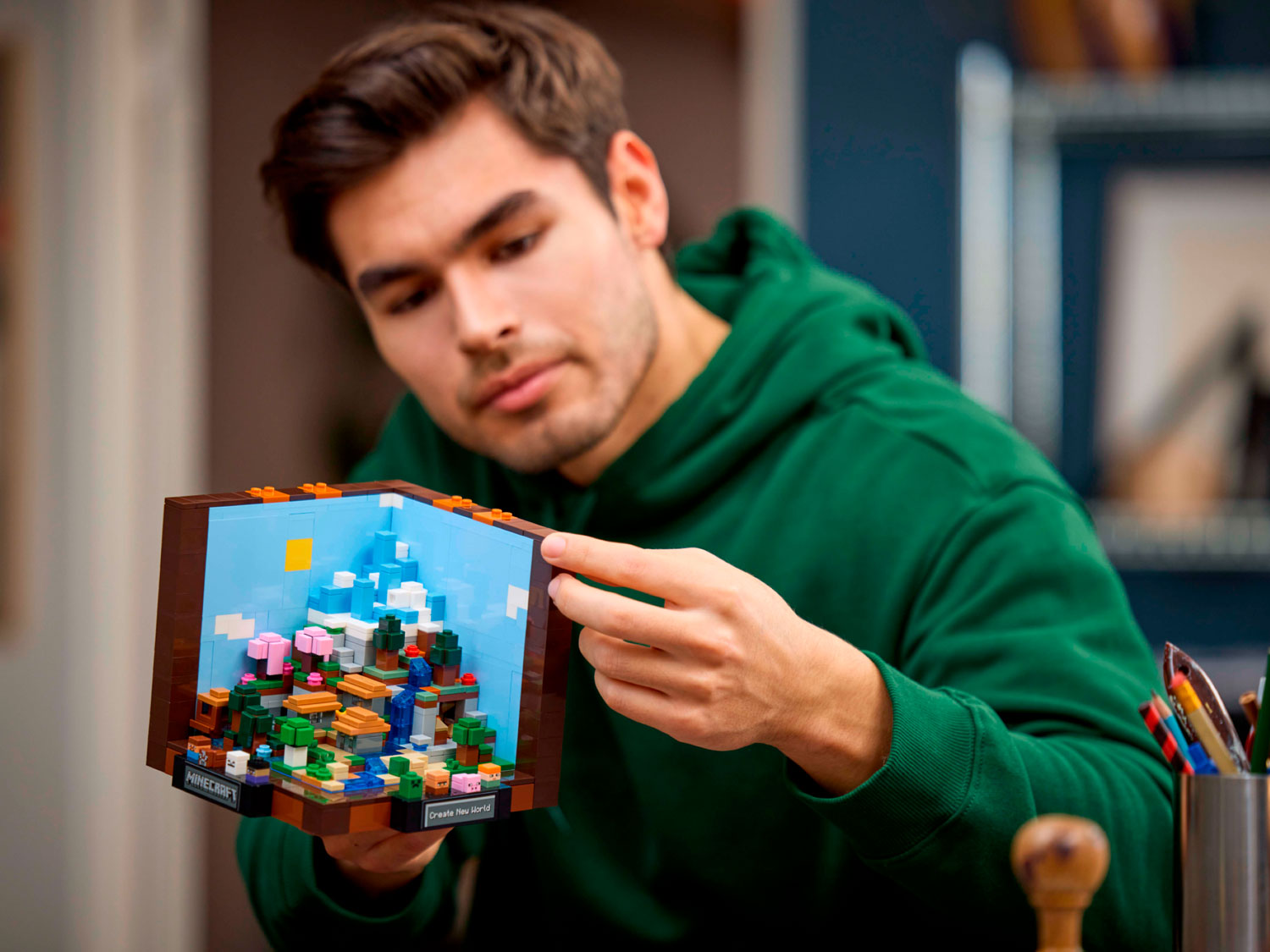 Конструктор LEGO Minecraft Культовый Верстак 1195 дет. - фото 13