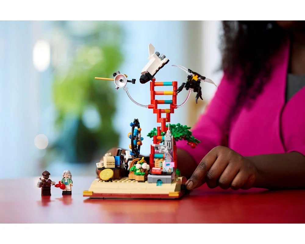 Конструктор LEGO Ideas 21355 879 дет. - фото 11
