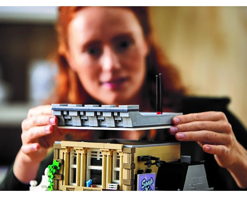 Конструктор LEGO Creator Expert 10278 2903 дет. - фото 19