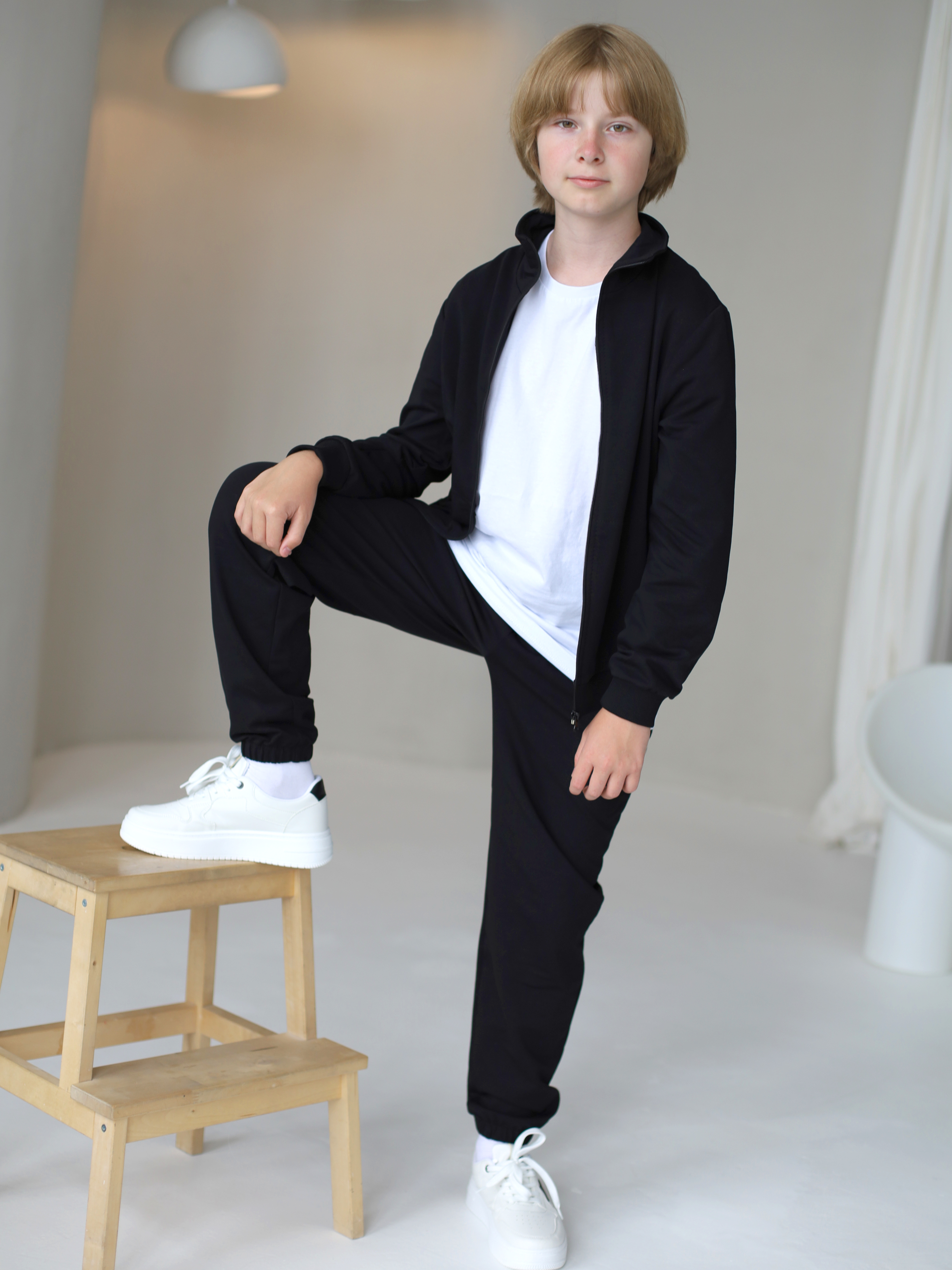 Изображение товара Спортивный костюм Агапэ 152 в модном спортивном стиле для отдыха и тренировок