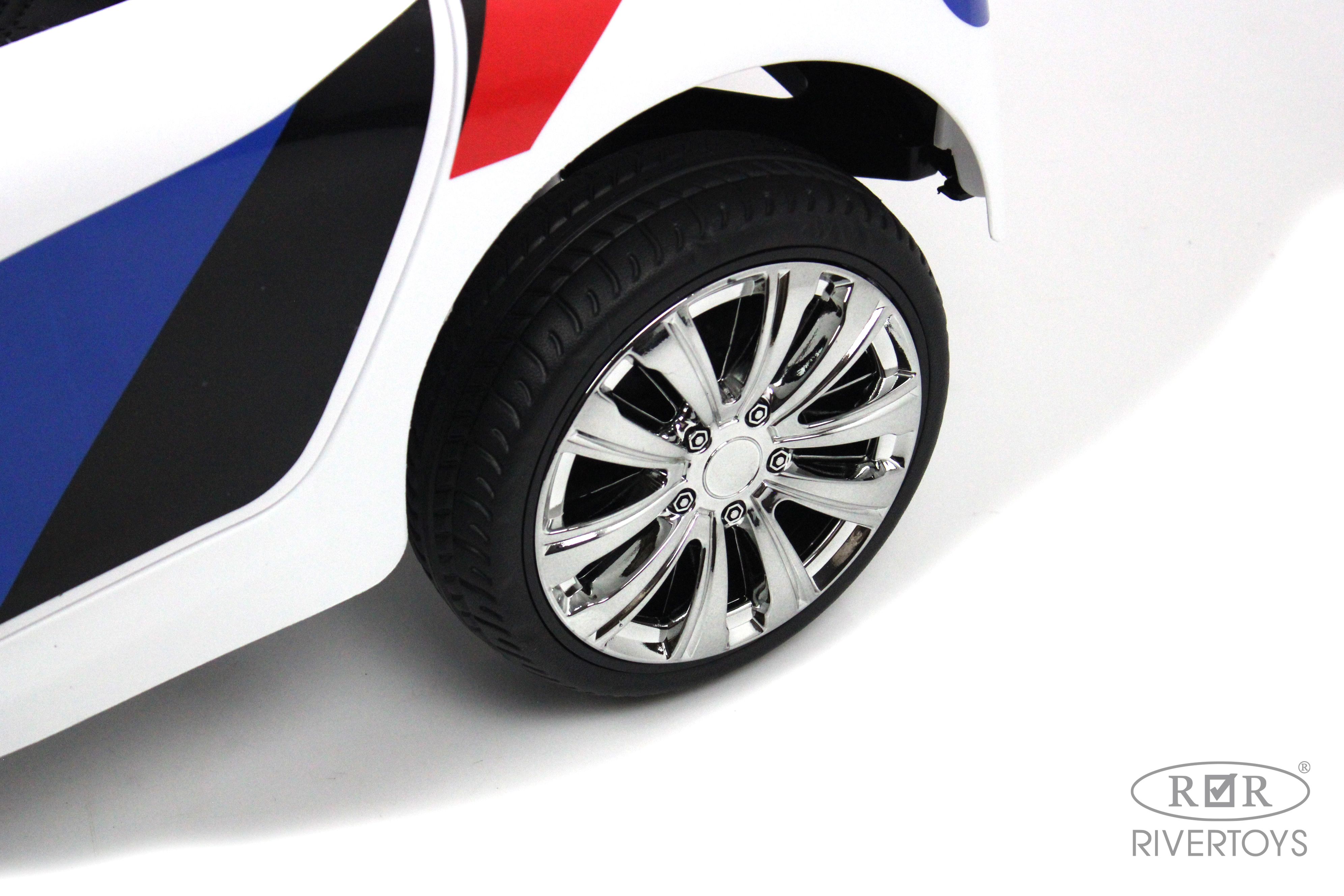 Электромобиль RIVERTOYS F444FF-WHITE С пультом ДУ - фото 10