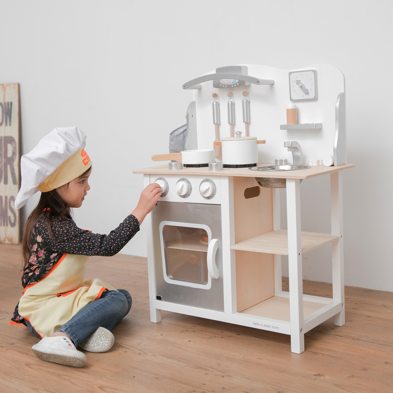 Игрушечная кухня New Classic Toys - фото 9