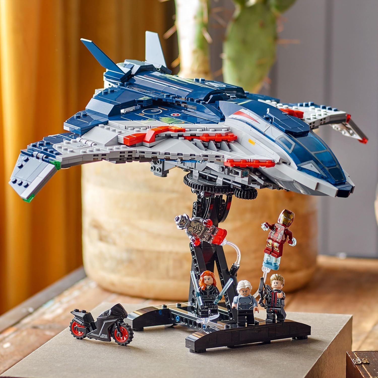 Конструктор LEGO Marvel Super Heroes Age of Ultron Quinjet 1131 дет. - фото 6