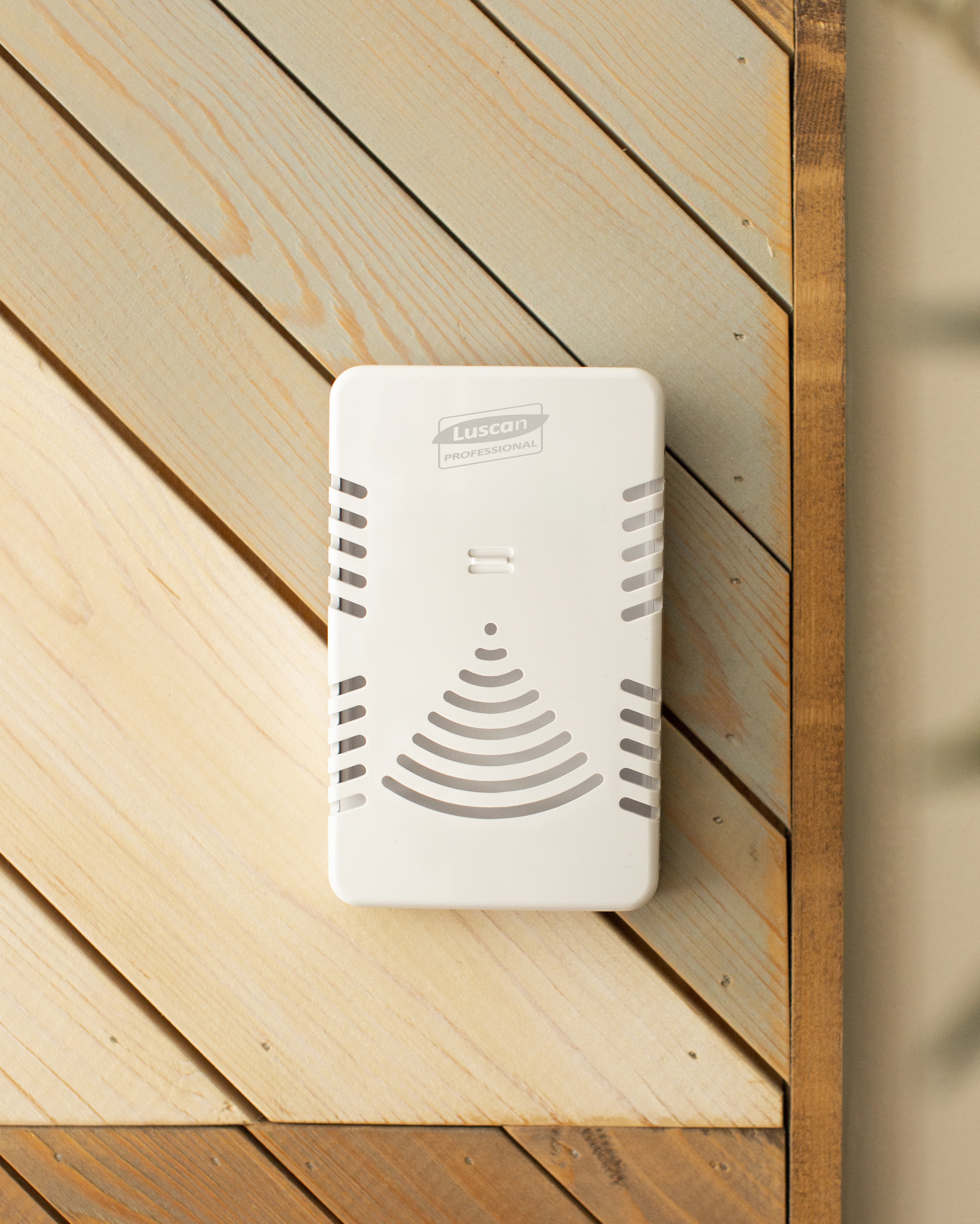 Диспенсер для освежителя воздуха тверд Luscan Professional нас белыйR1371W - фото 1